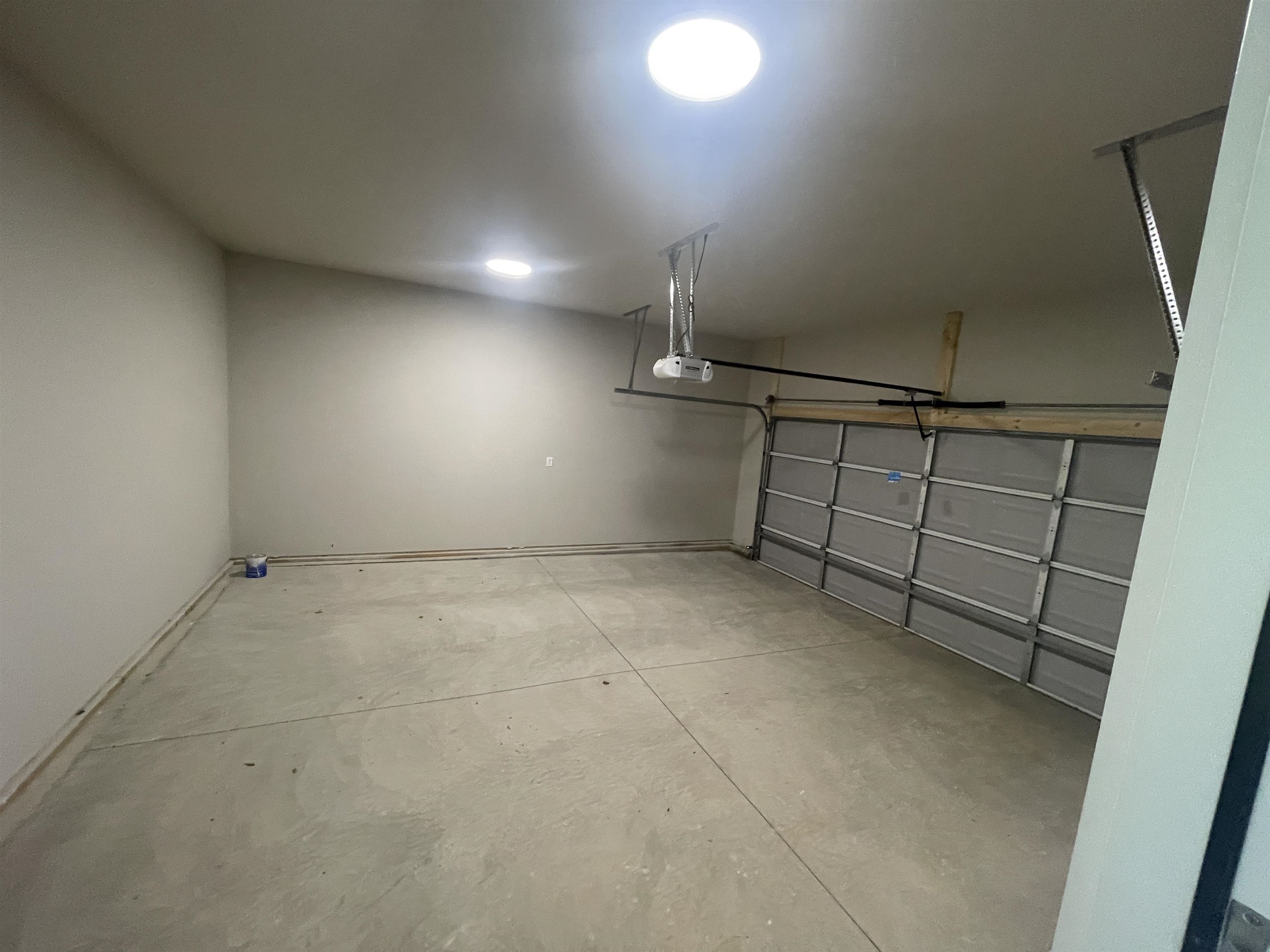 709 Rockcliff Street Property Photo 2