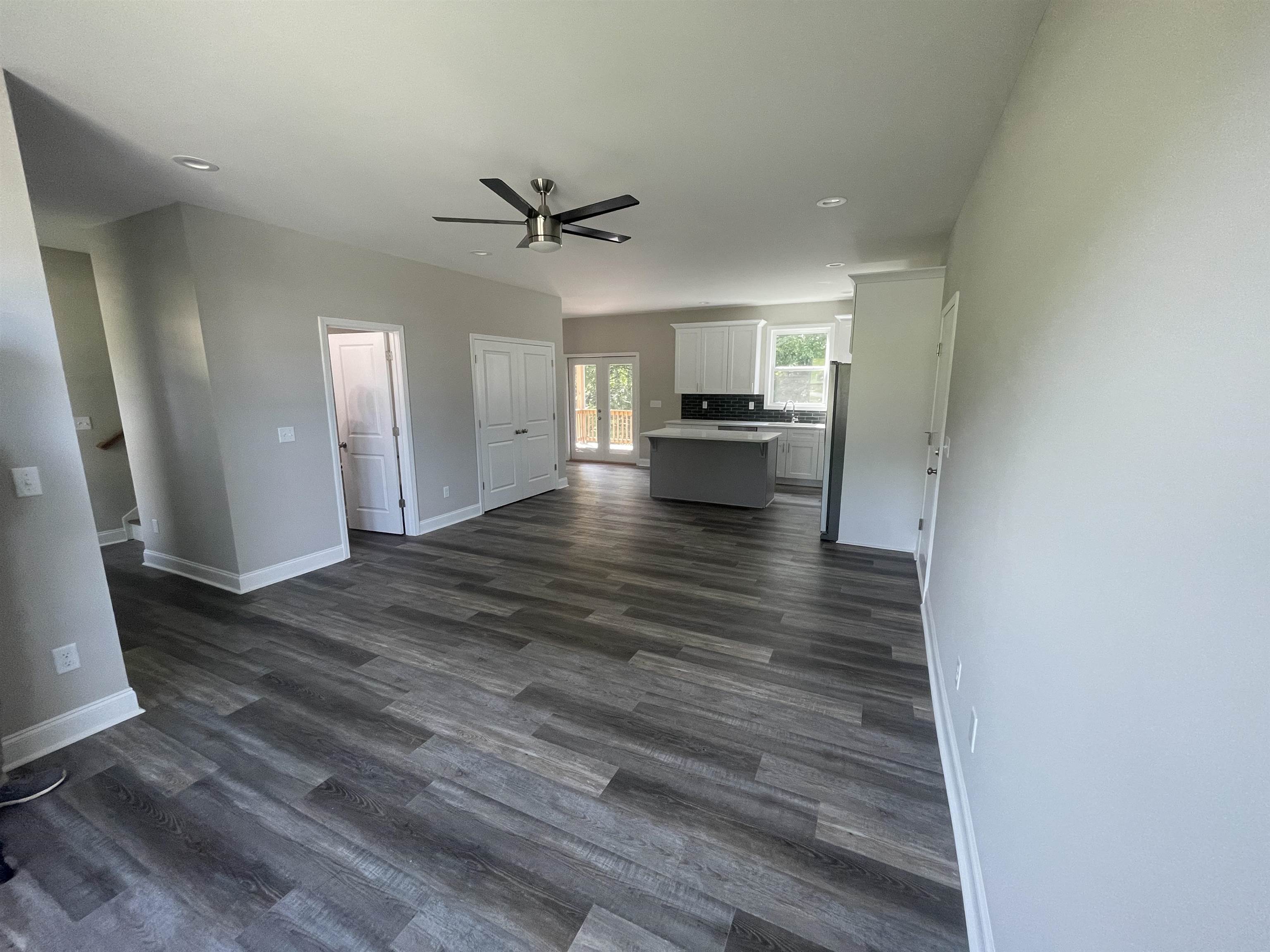 709 Rockcliff Street Property Photo 3