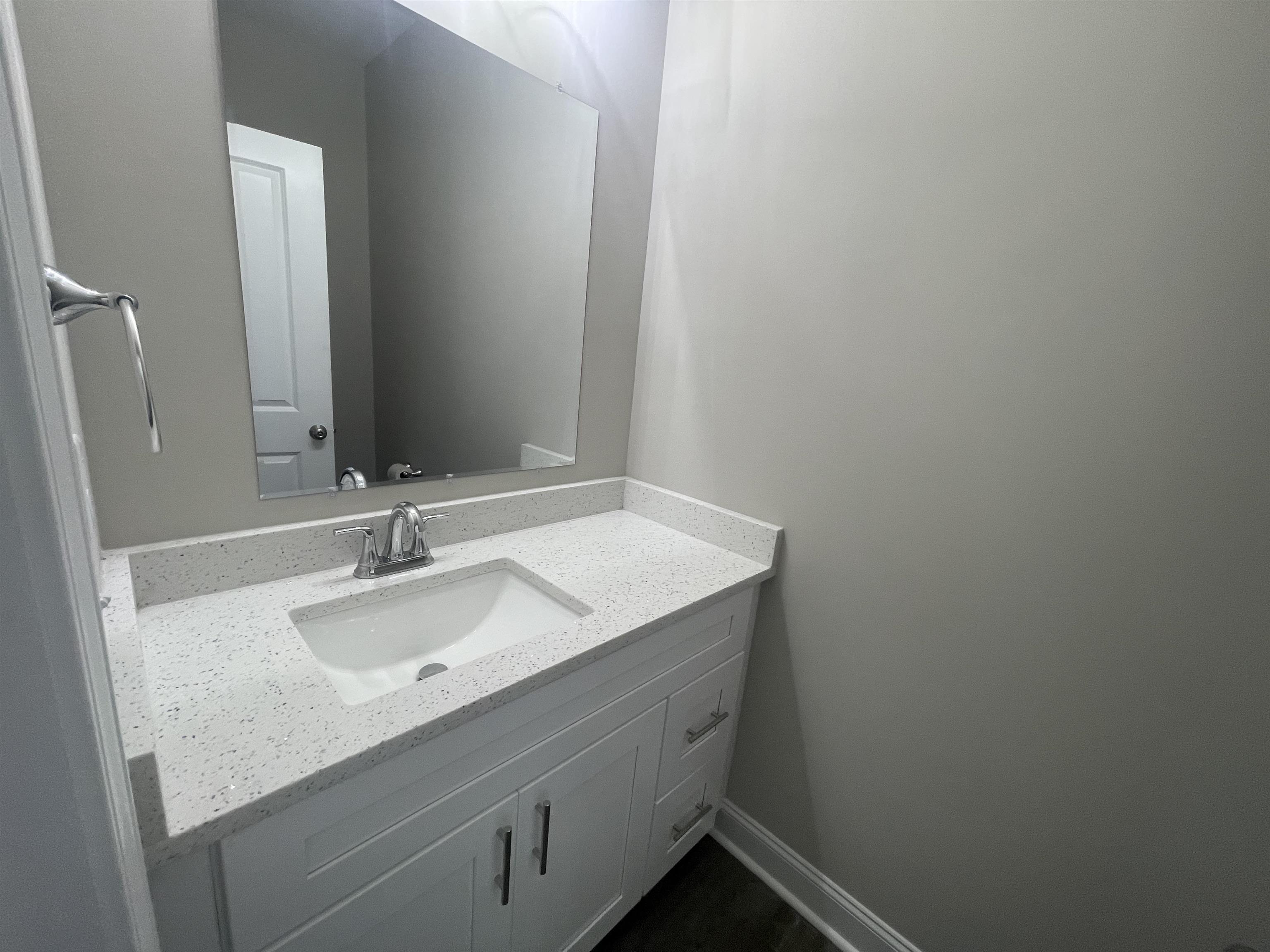 709 Rockcliff Street Property Photo 4