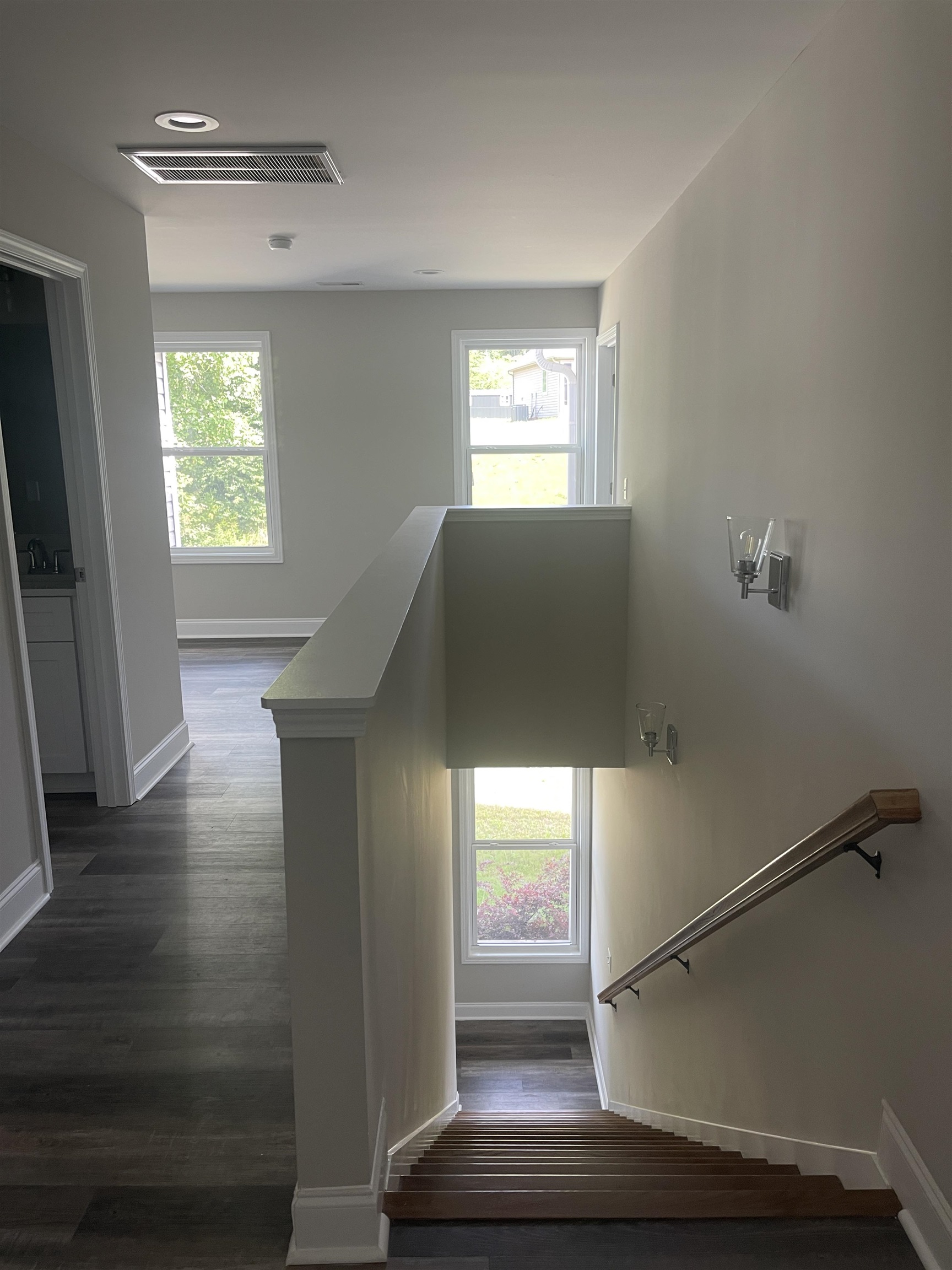 709 Rockcliff Street Property Photo 11