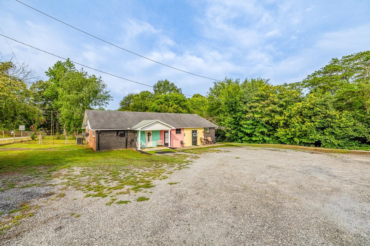 1501b Boiling Springs Road Property Photo 2