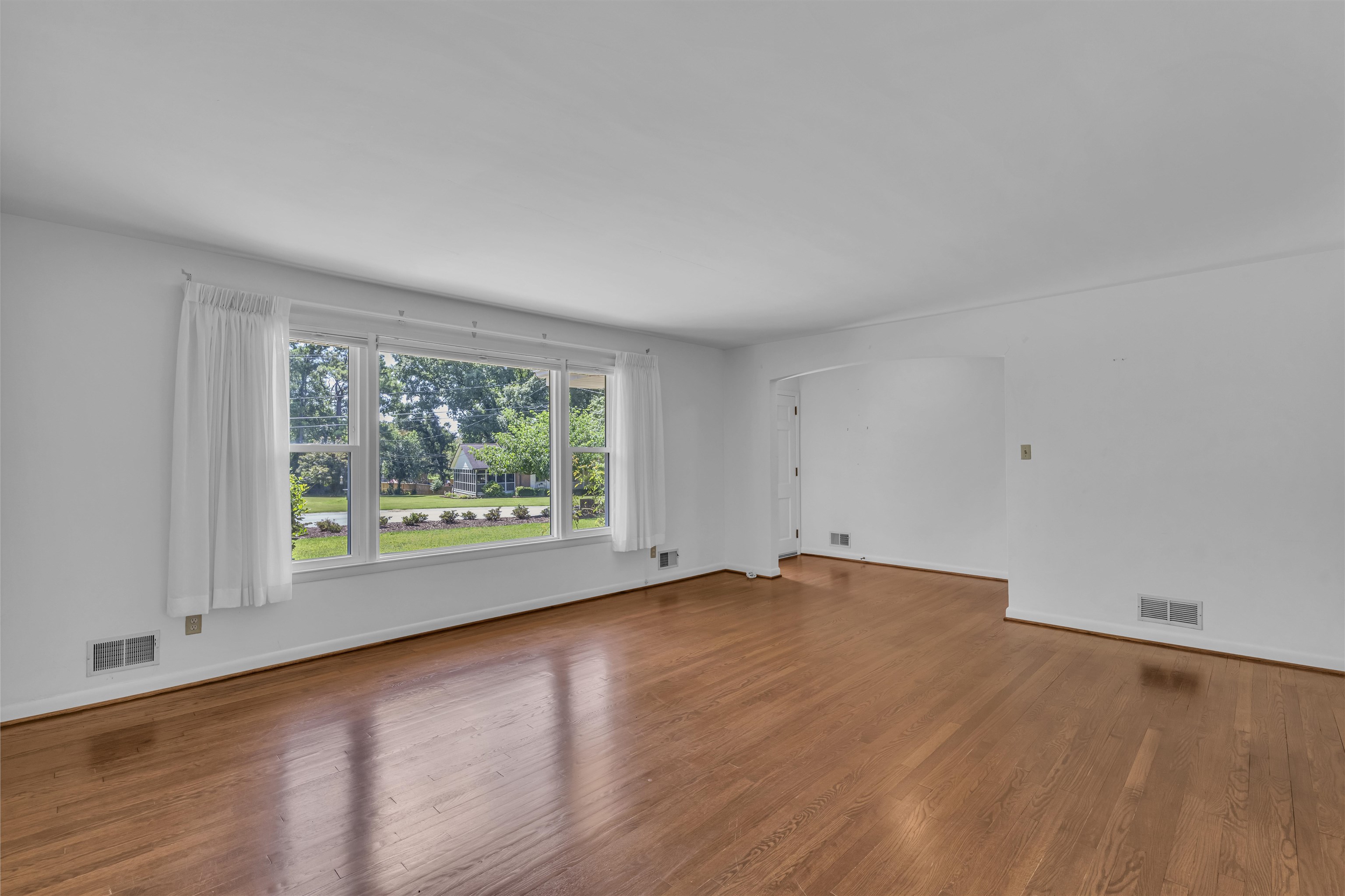 402 Springwood Drive Property Photo 2
