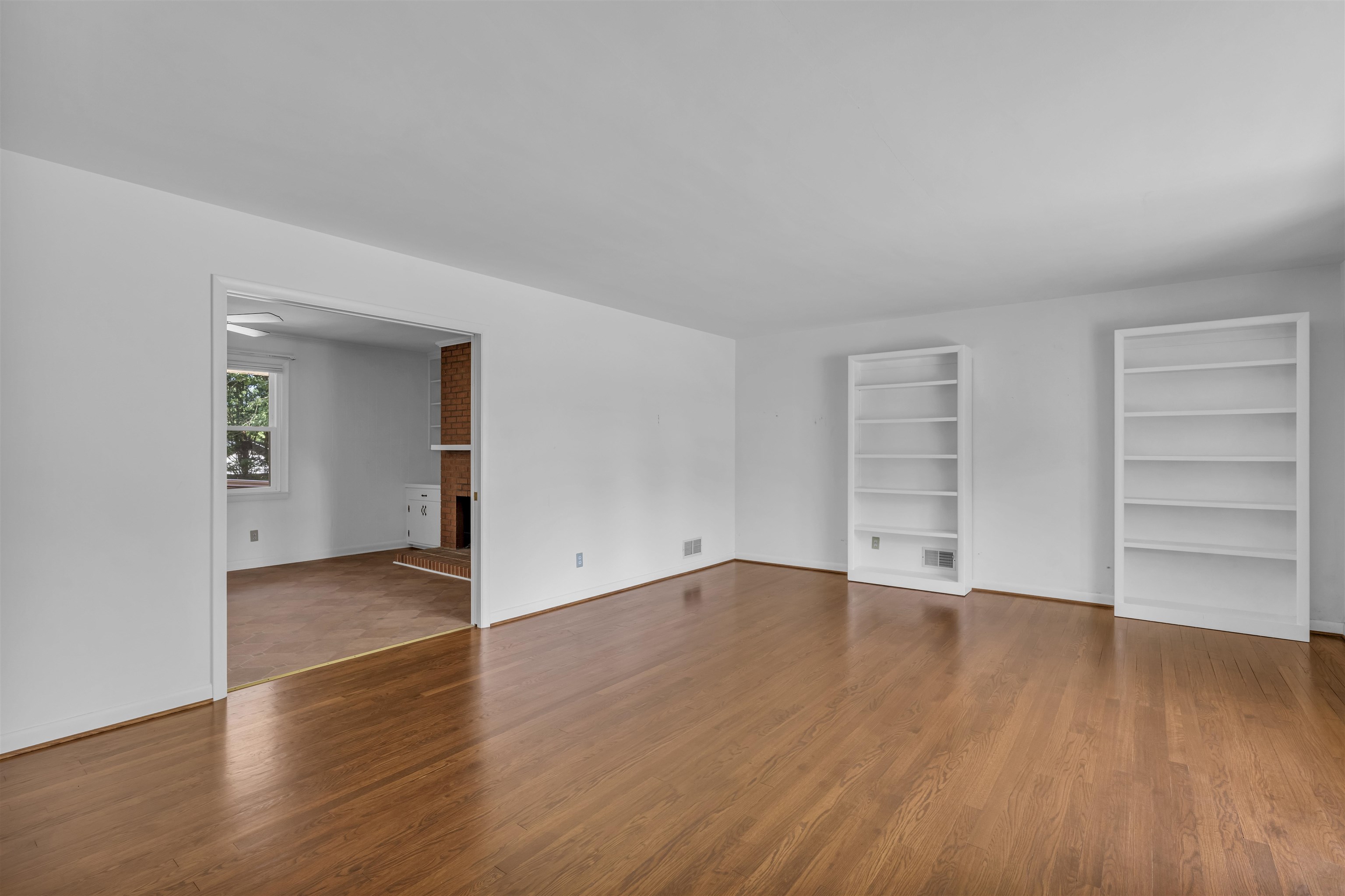 402 Springwood Drive Property Photo 4