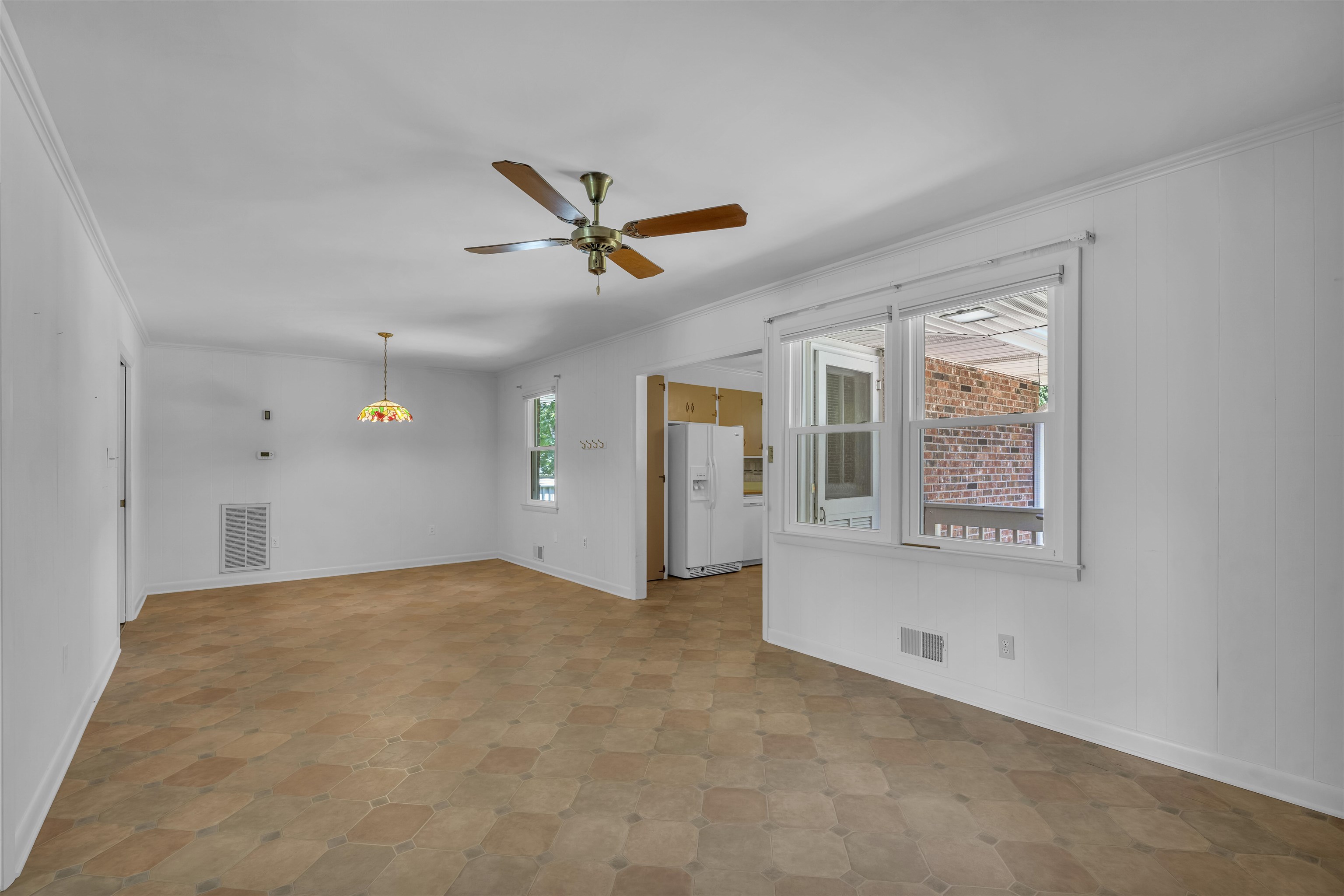 402 Springwood Drive Property Photo 6