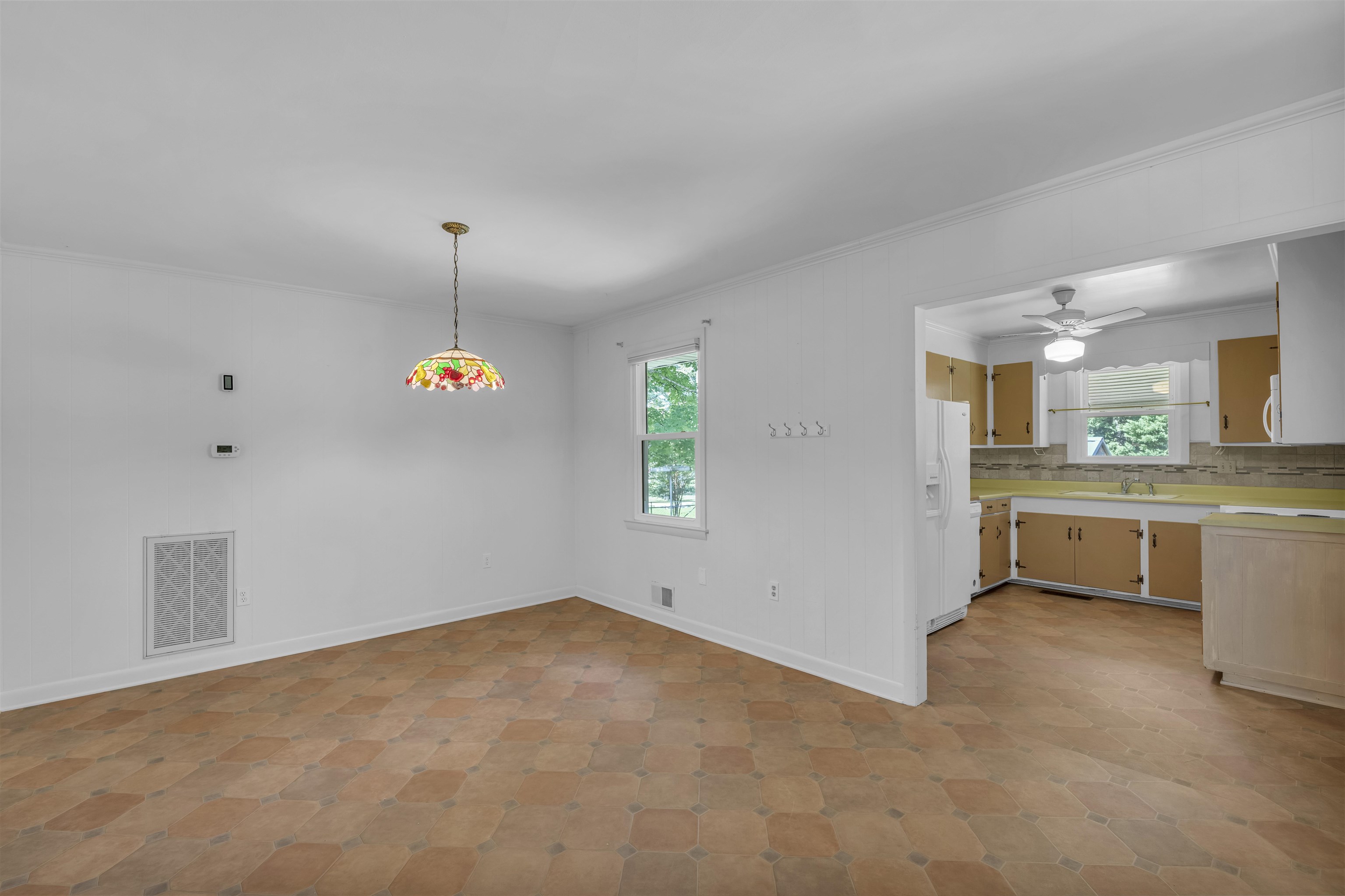 402 Springwood Drive Property Photo 7