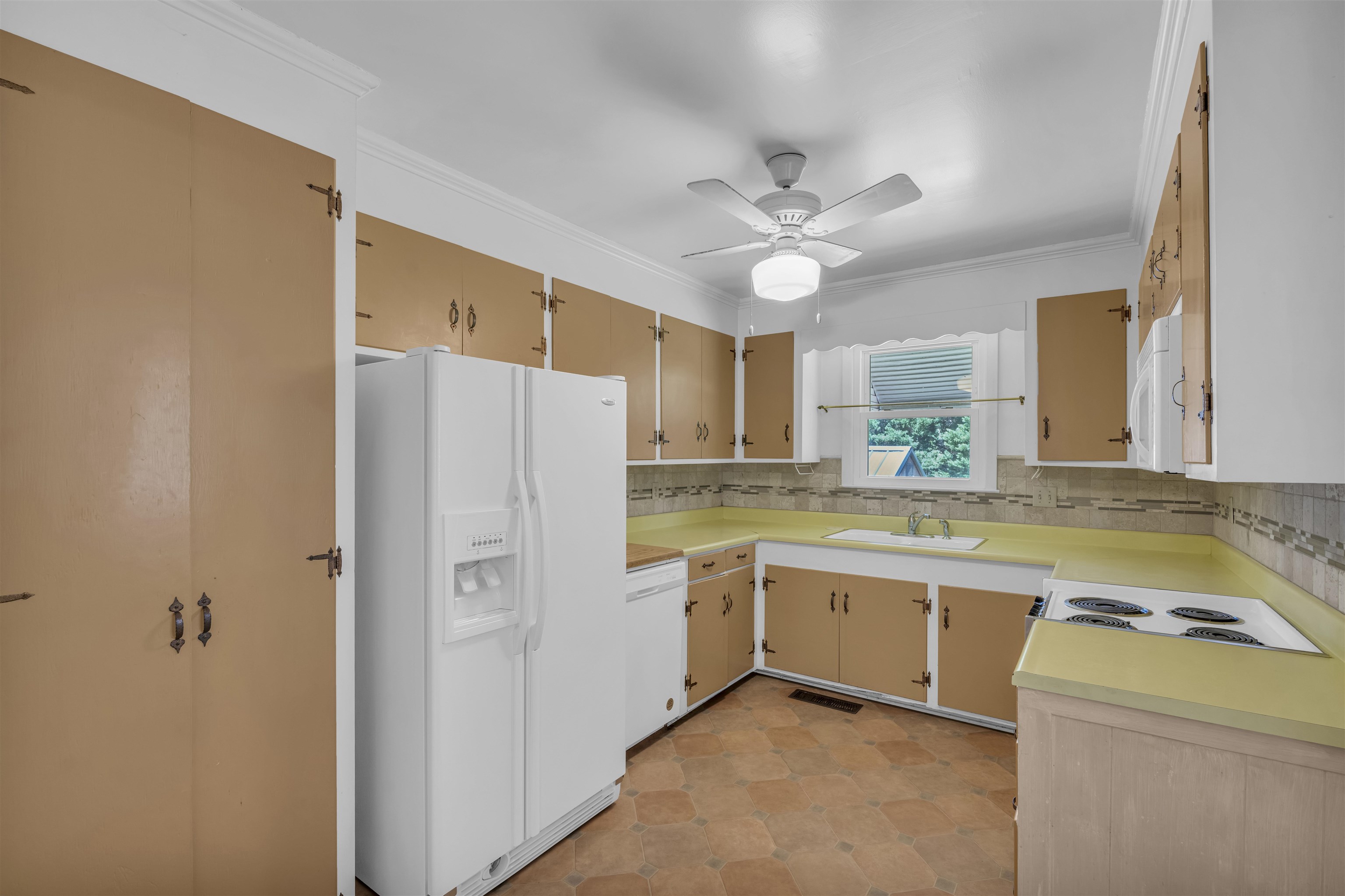 402 Springwood Drive Property Photo 8