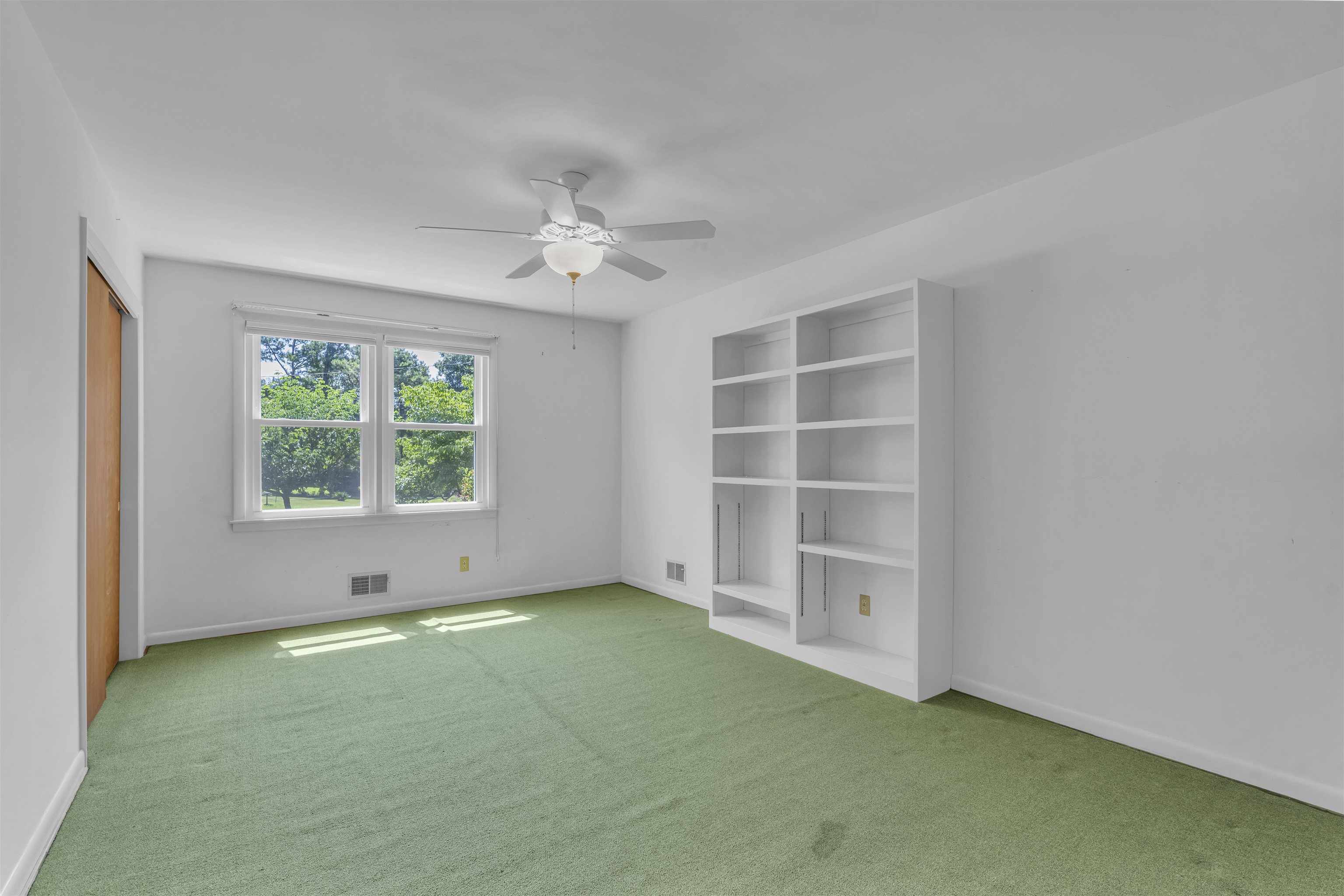 402 Springwood Drive Property Photo 13