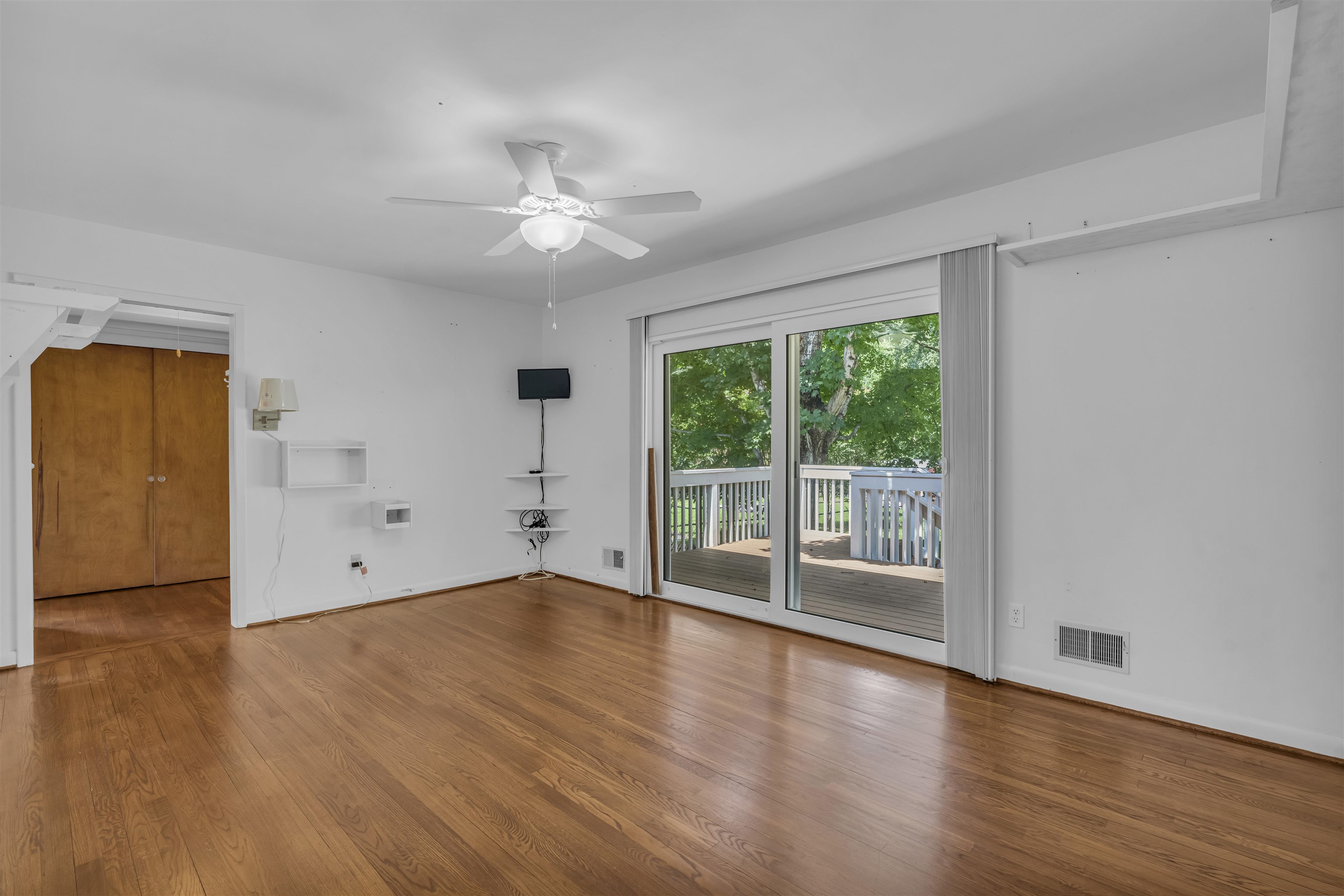 402 Springwood Drive Property Photo 14