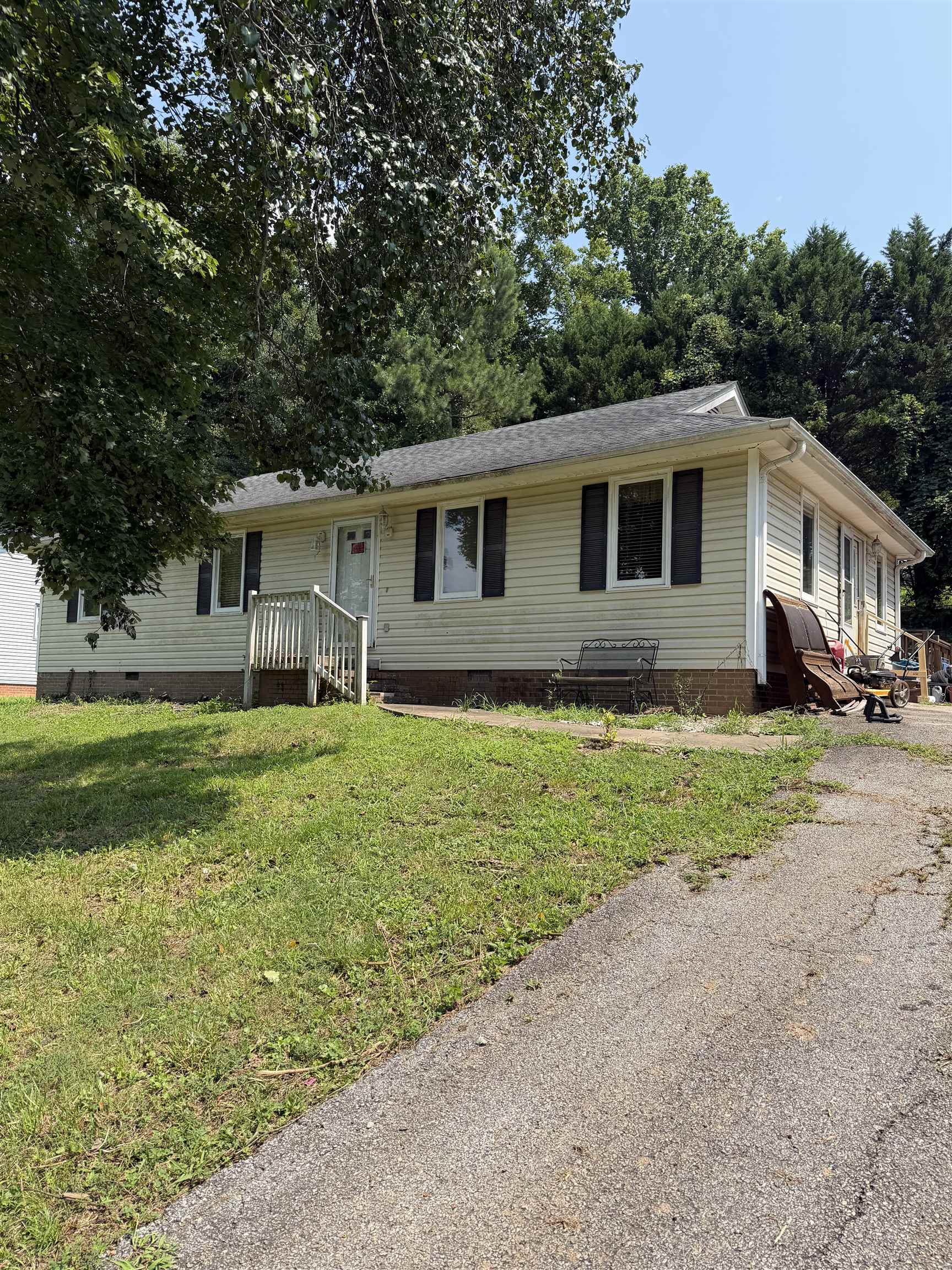 261 Harding Drive Property Photo 1