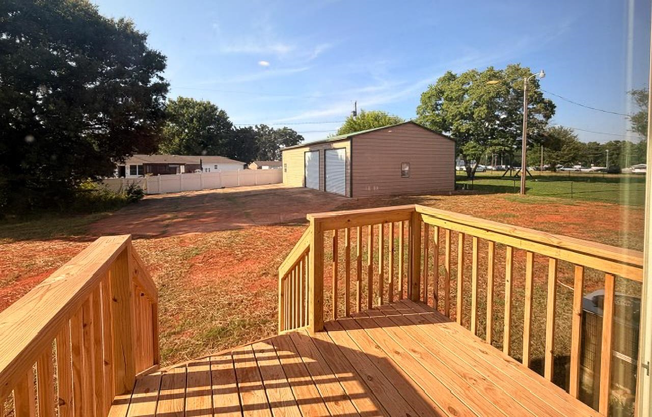 210 Thompson Road Property Photo 6