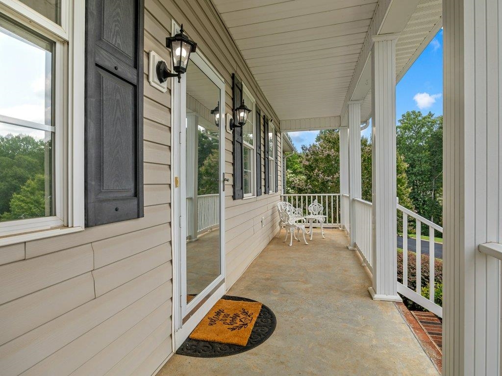 404 Shallowford Drive Property Photo 6