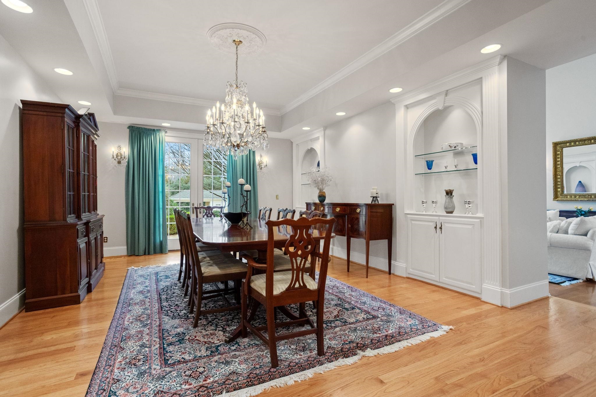 1035 Willis Road Property Photo 5