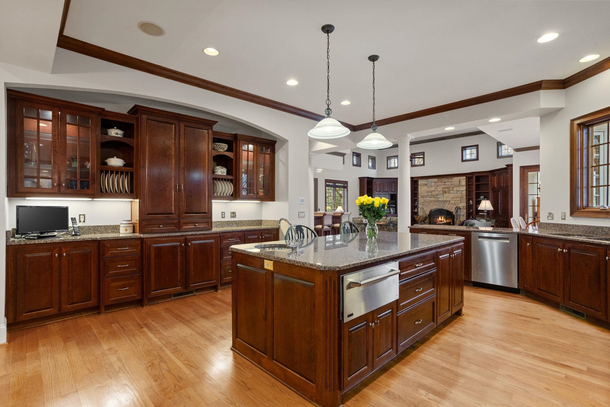 1035 Willis Road Property Photo 8