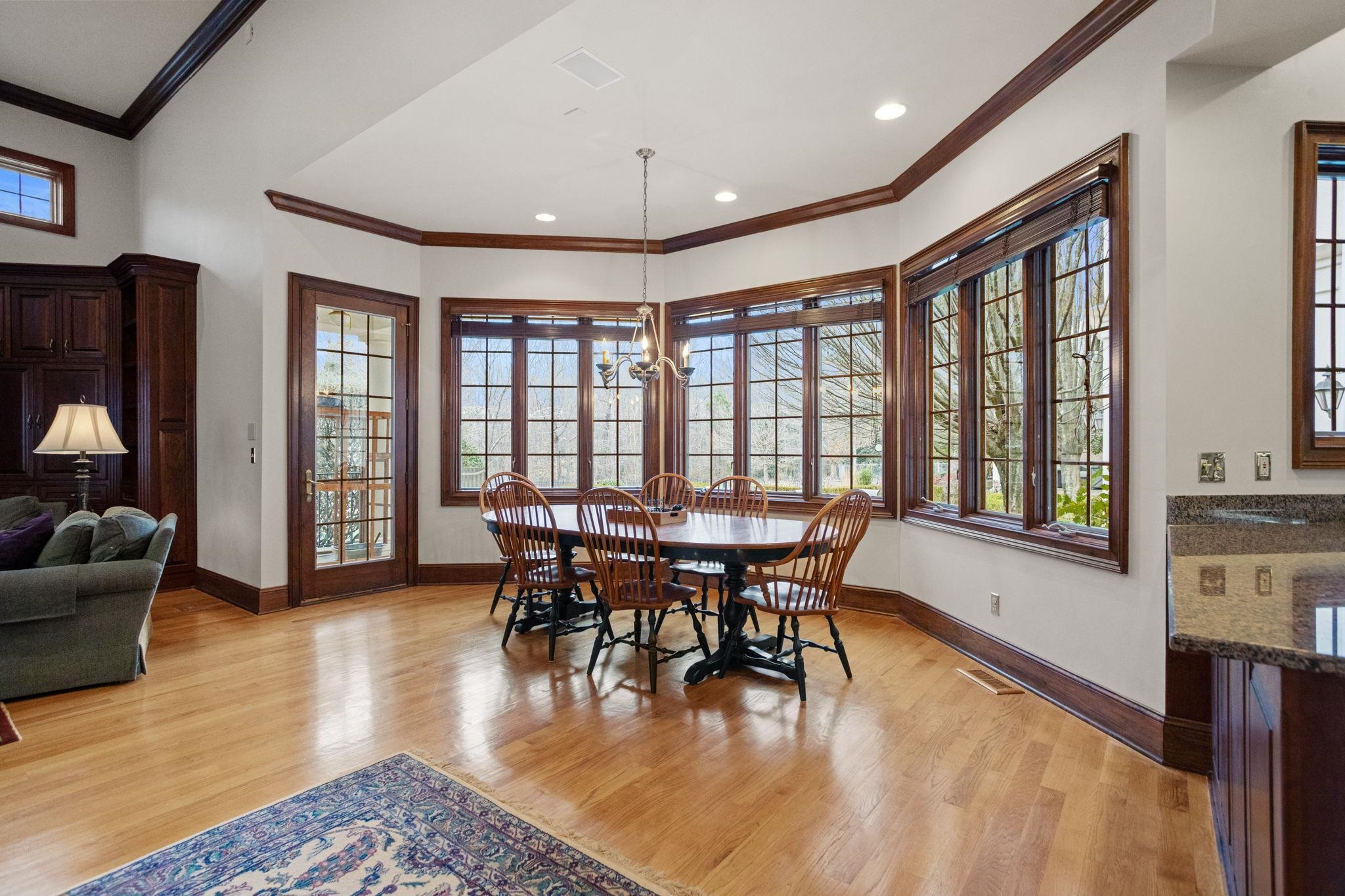 1035 Willis Road Property Photo 9