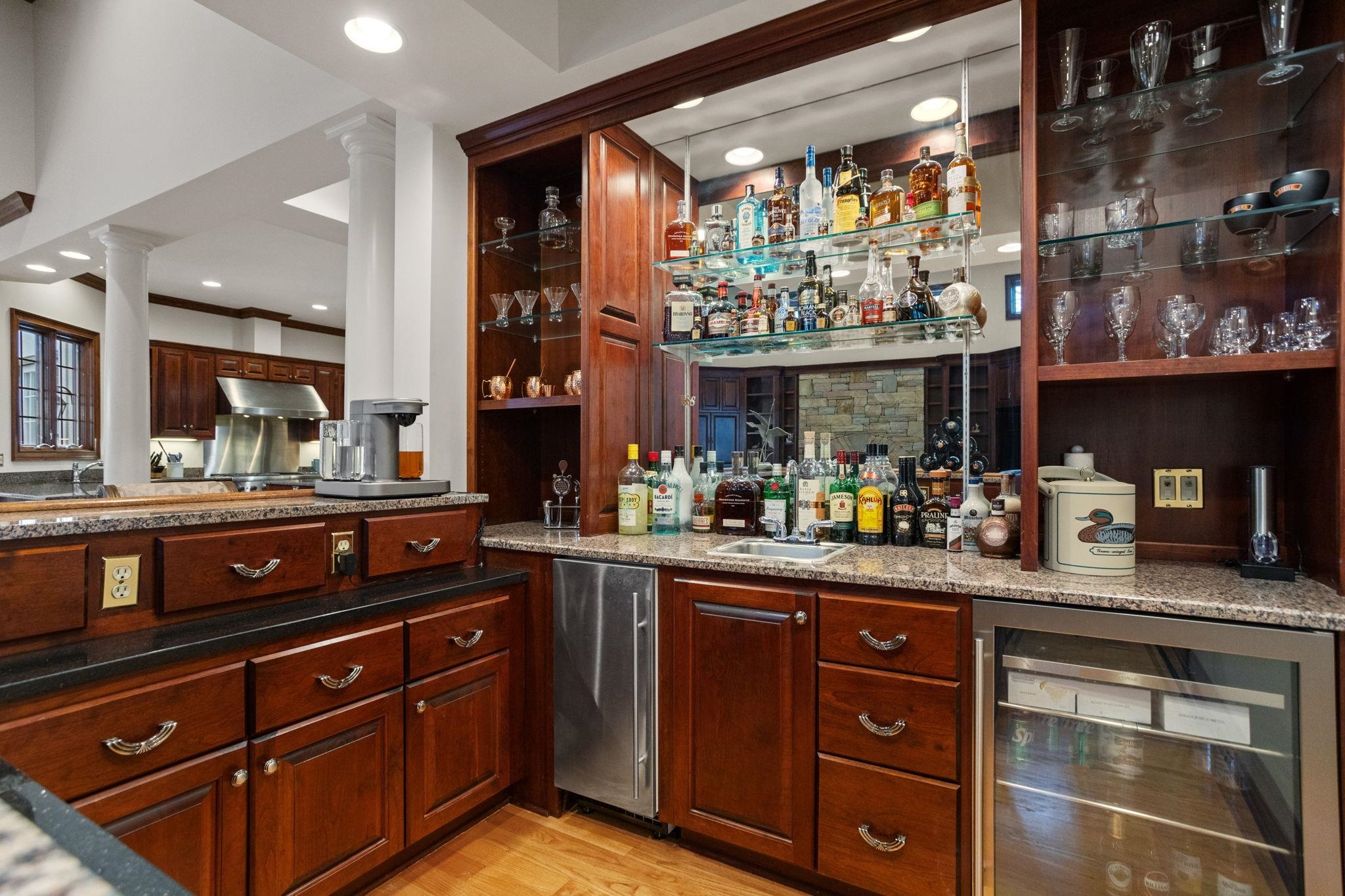 1035 Willis Road Property Photo 12