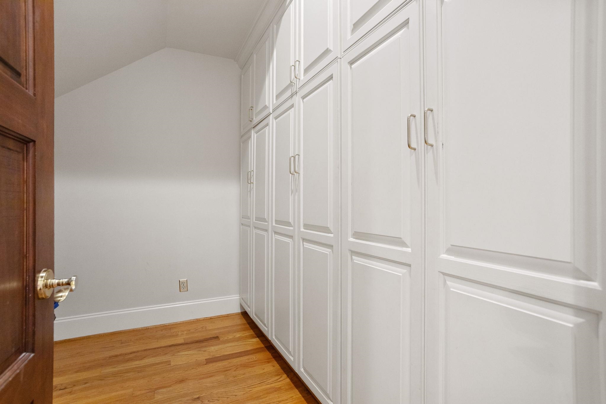1035 Willis Road Property Photo 14