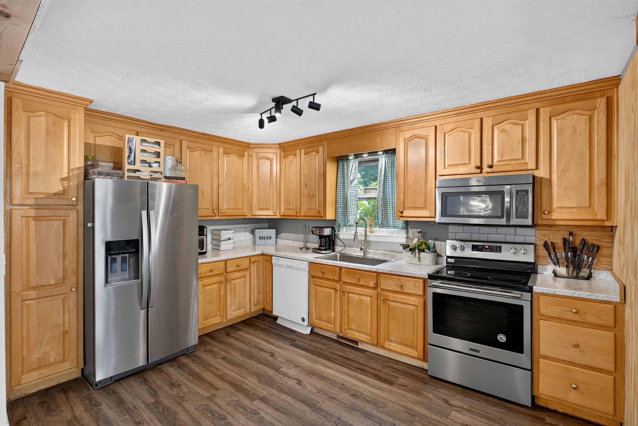 116 Winston Way Property Photo 14