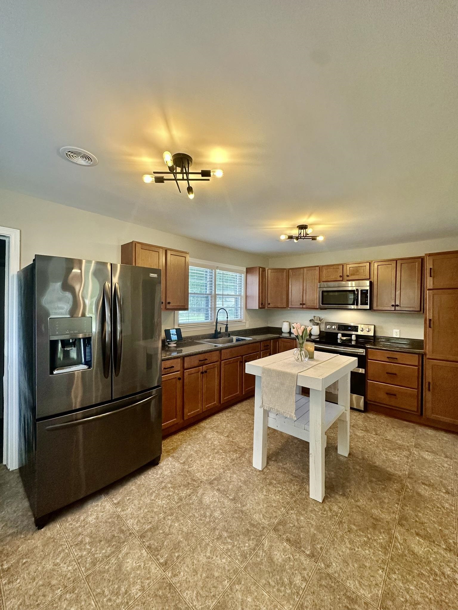 400 Wadsworth Road Property Photo 10