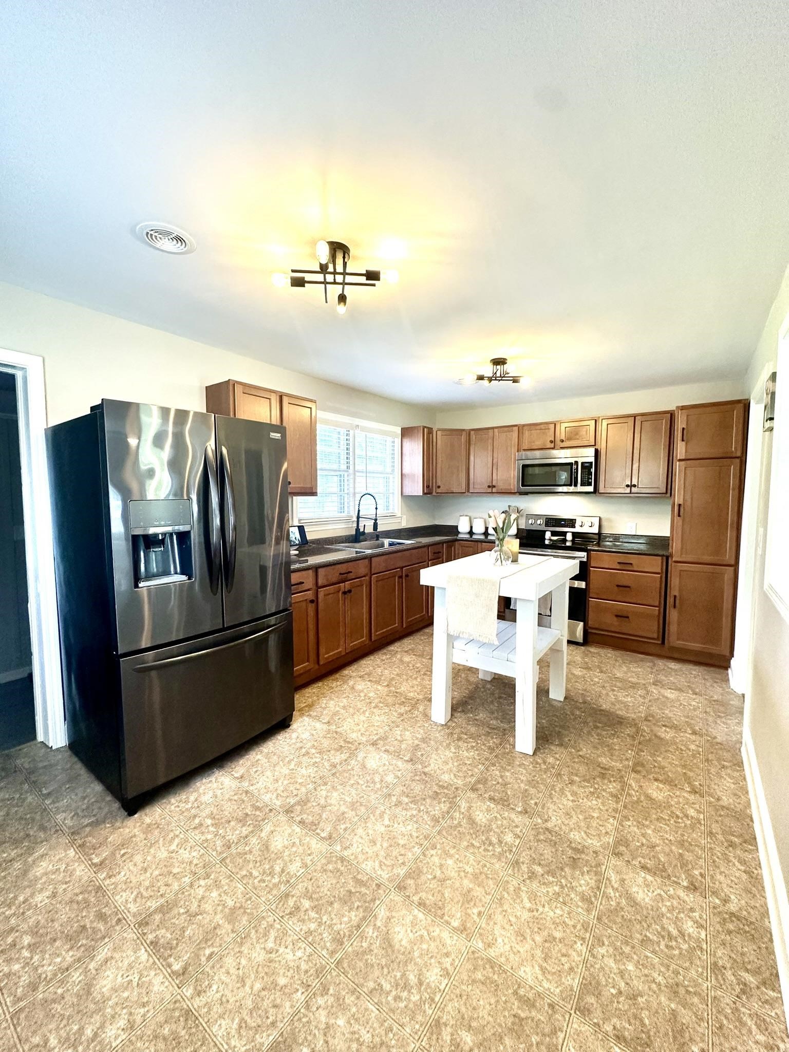 400 Wadsworth Road Property Photo 11