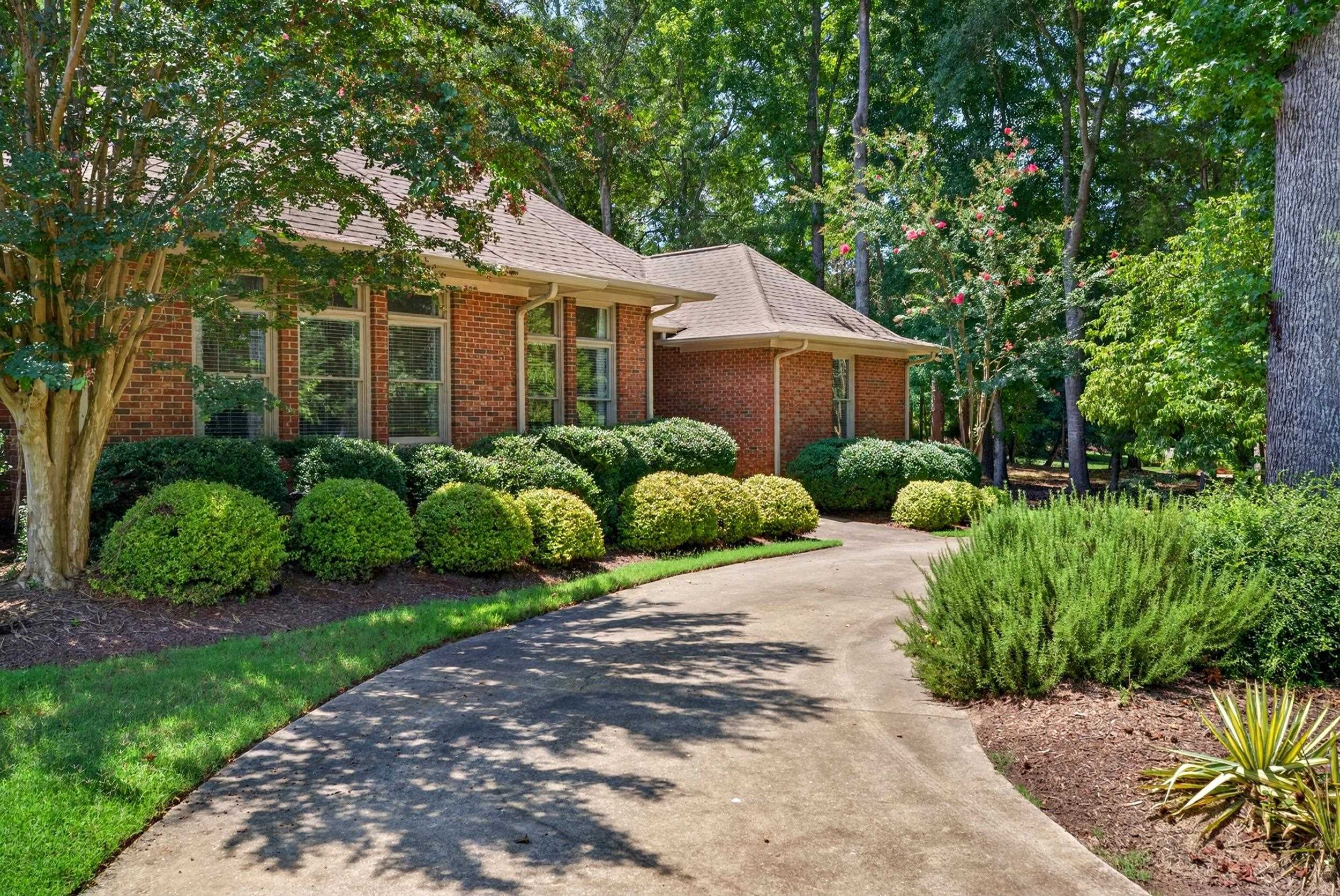 216 Muirfield Drive Property Photo 6