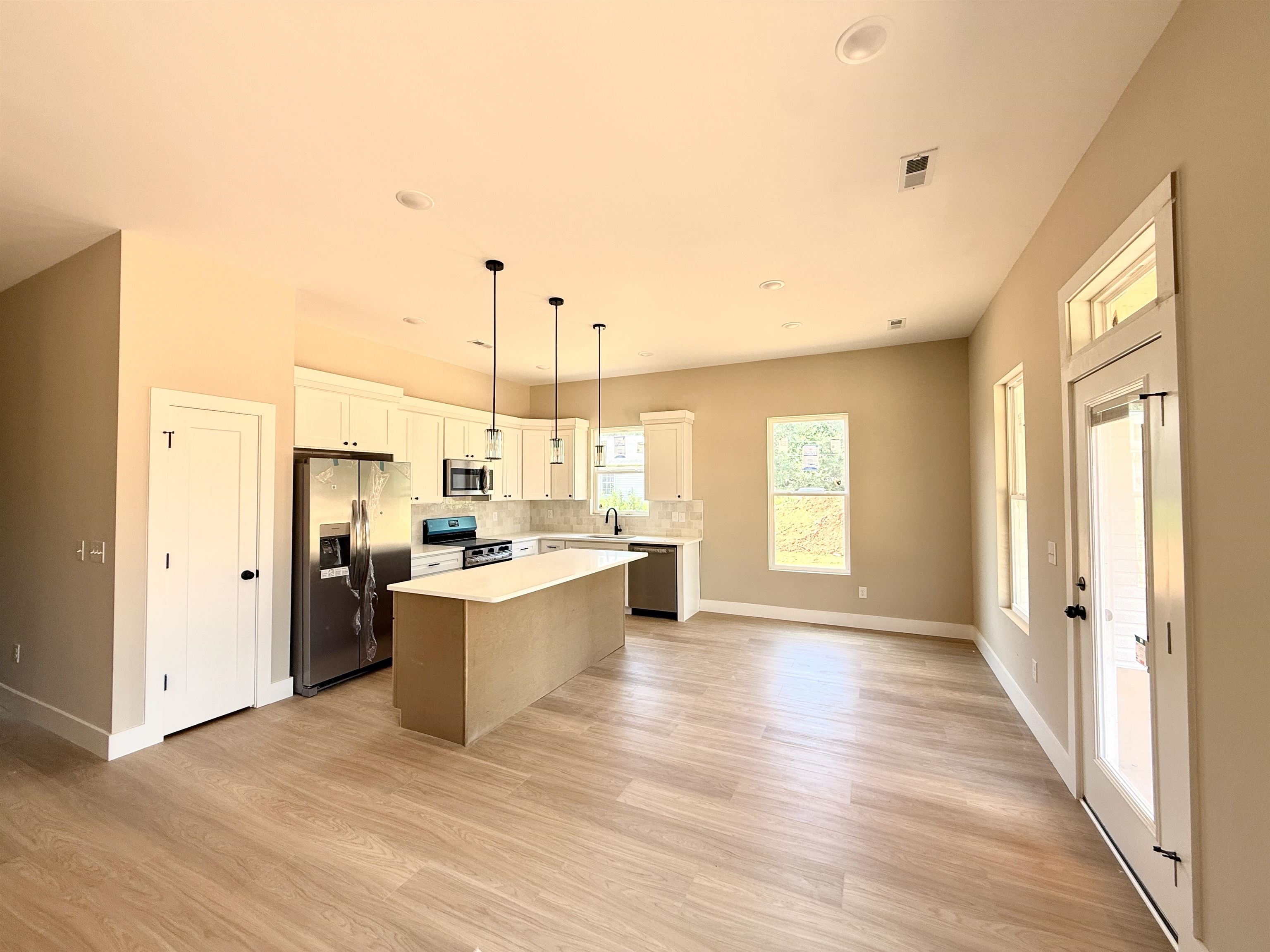 1408 Dorset Drive Property Photo 3