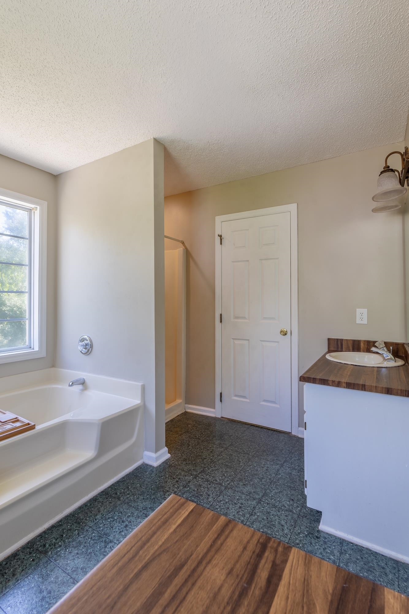 401 Claremont Circle Property Photo 18