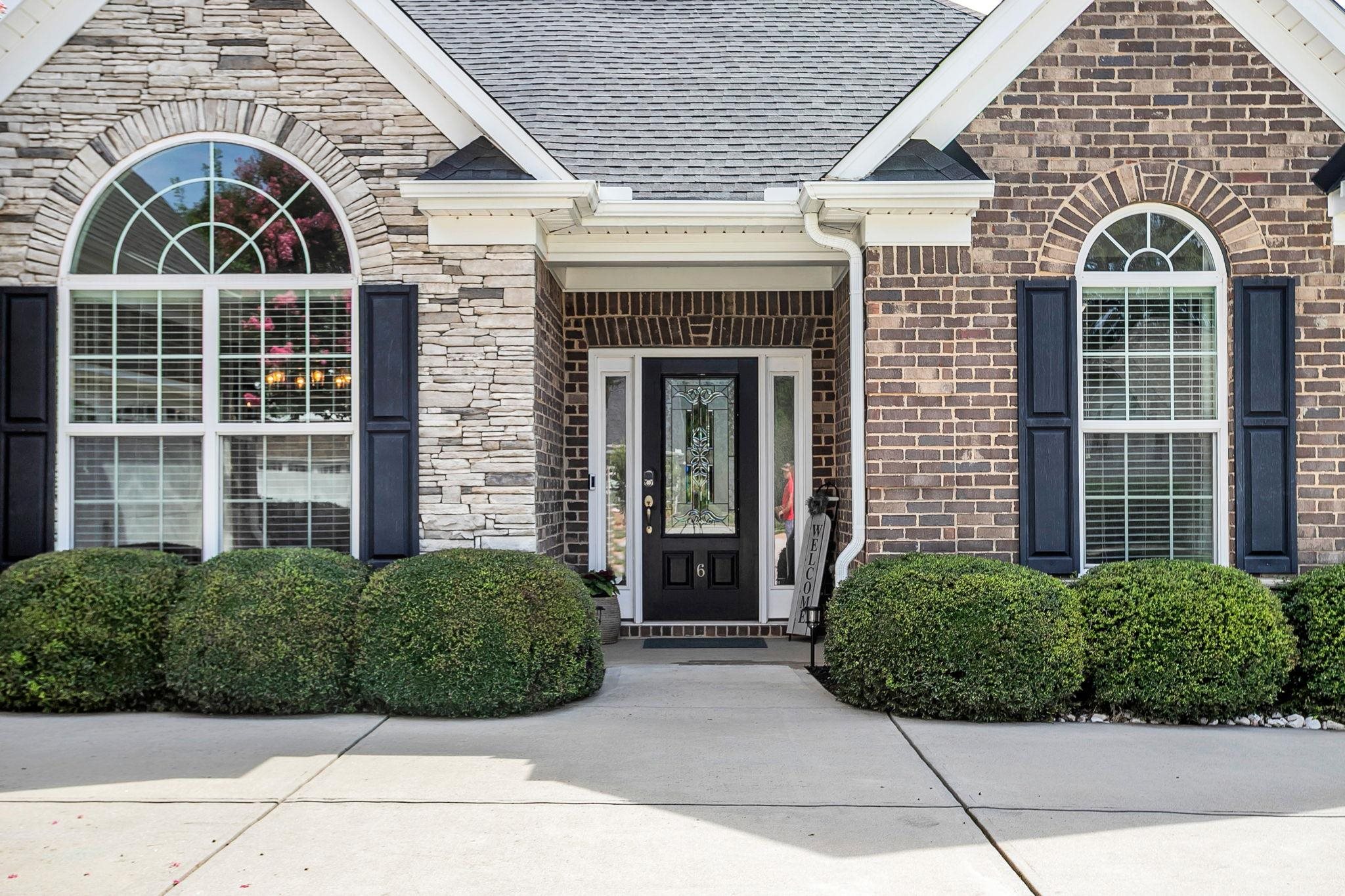 6 Lakeway Place Property Photo 4