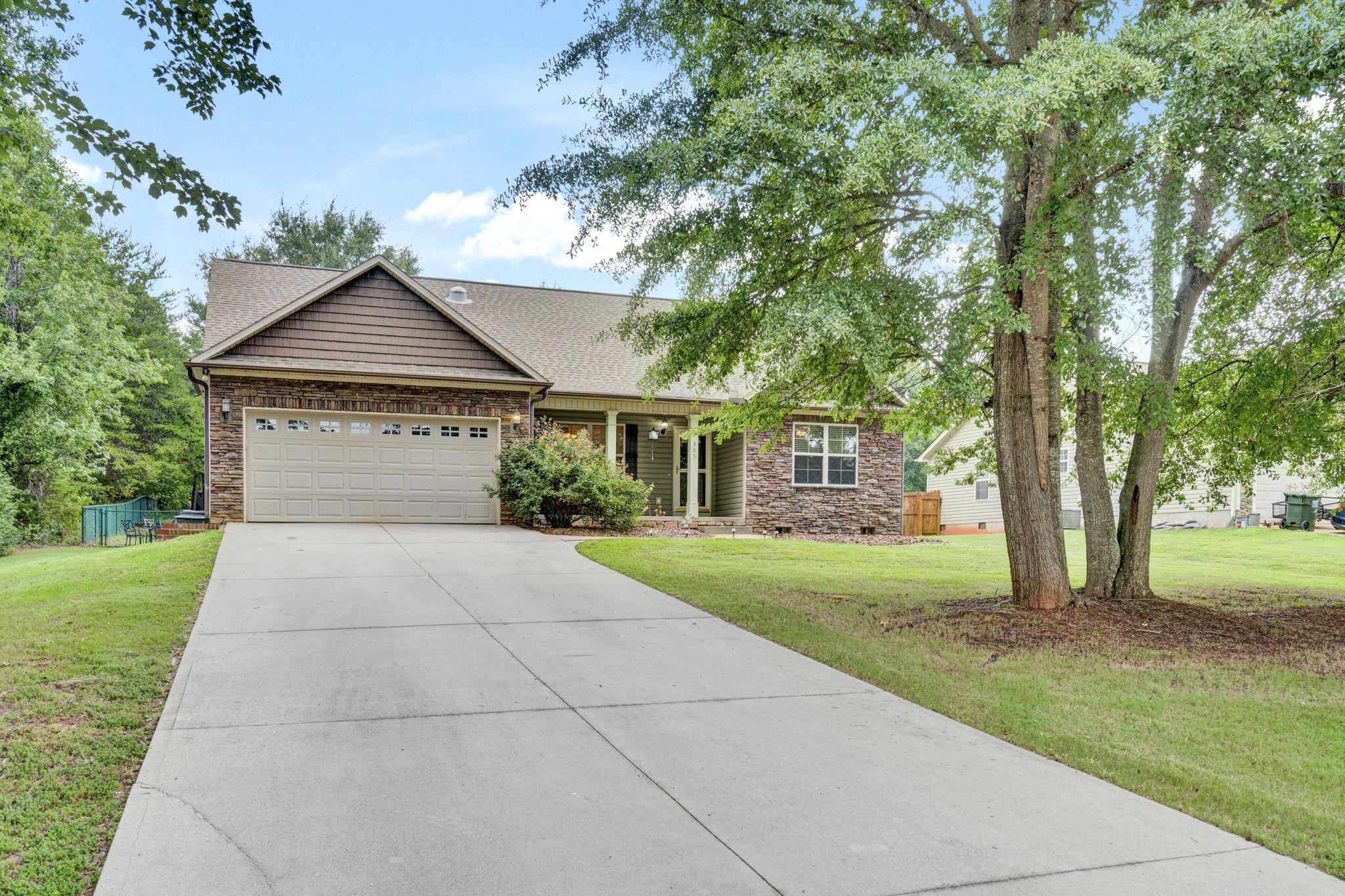 305 Bent River Drive Property Photo 3