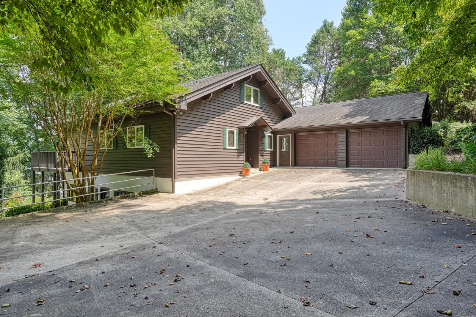 337 Hillcove Point Property Photo 4