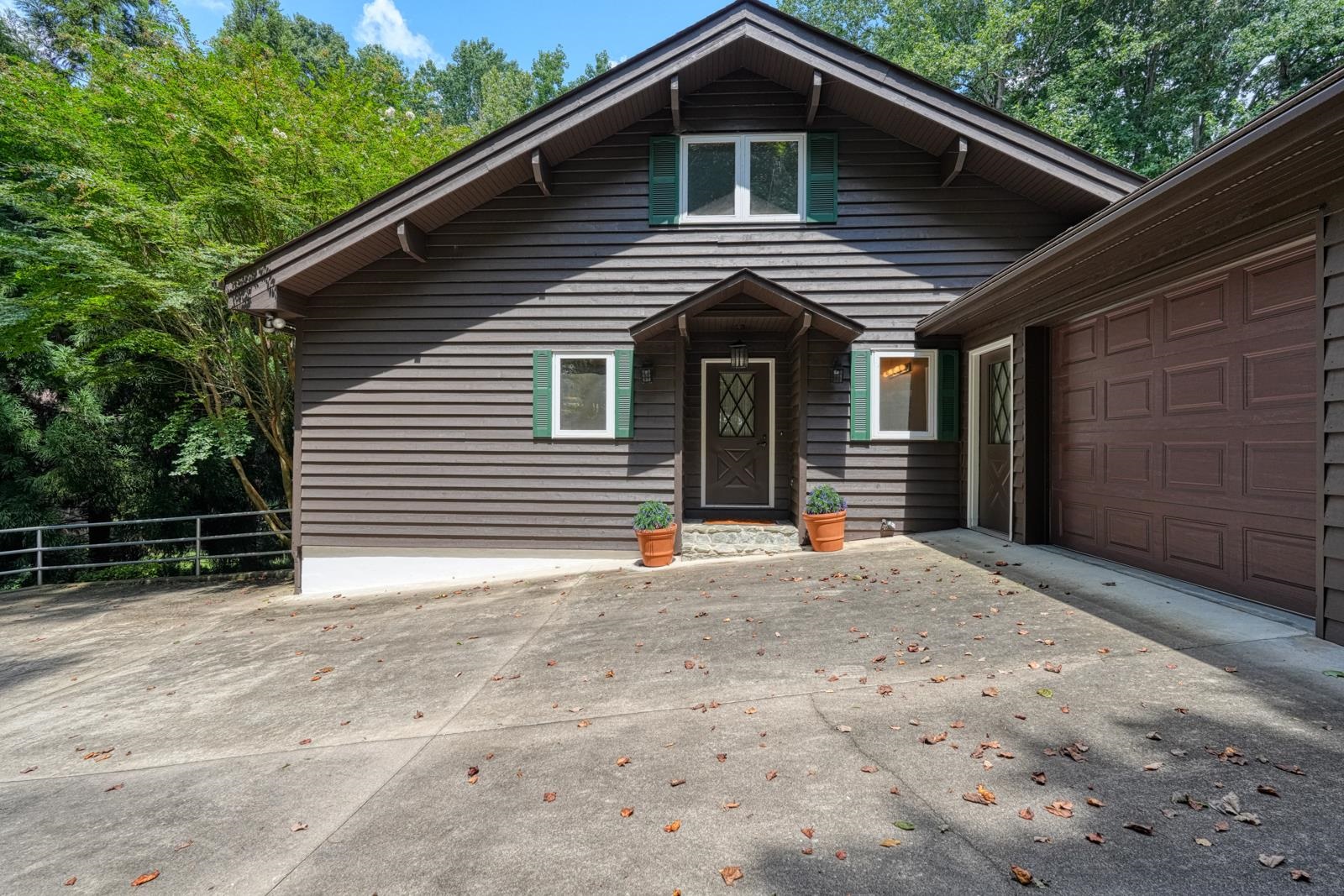 337 Hillcove Point Property Photo 5