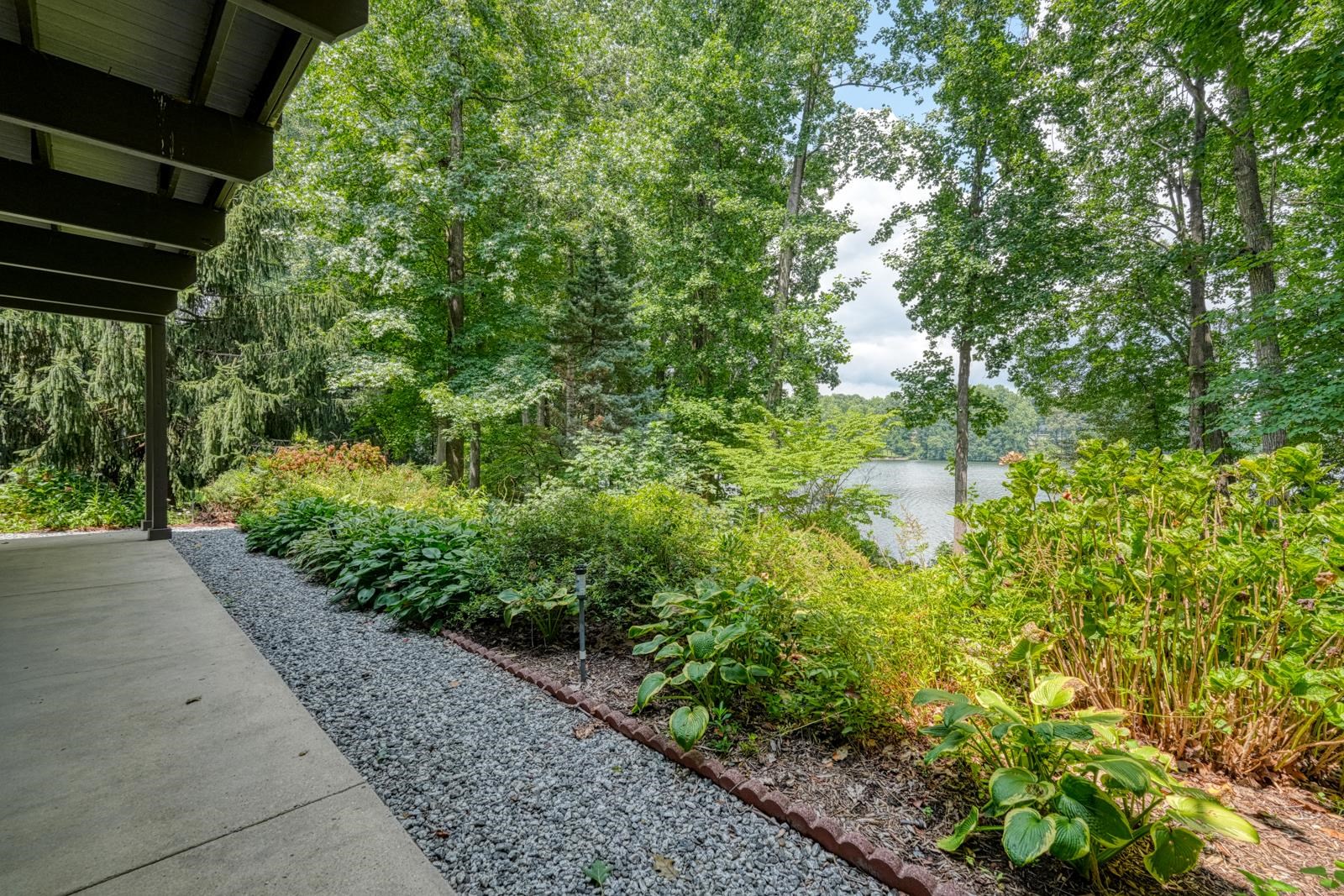 337 Hillcove Point Property Photo 8