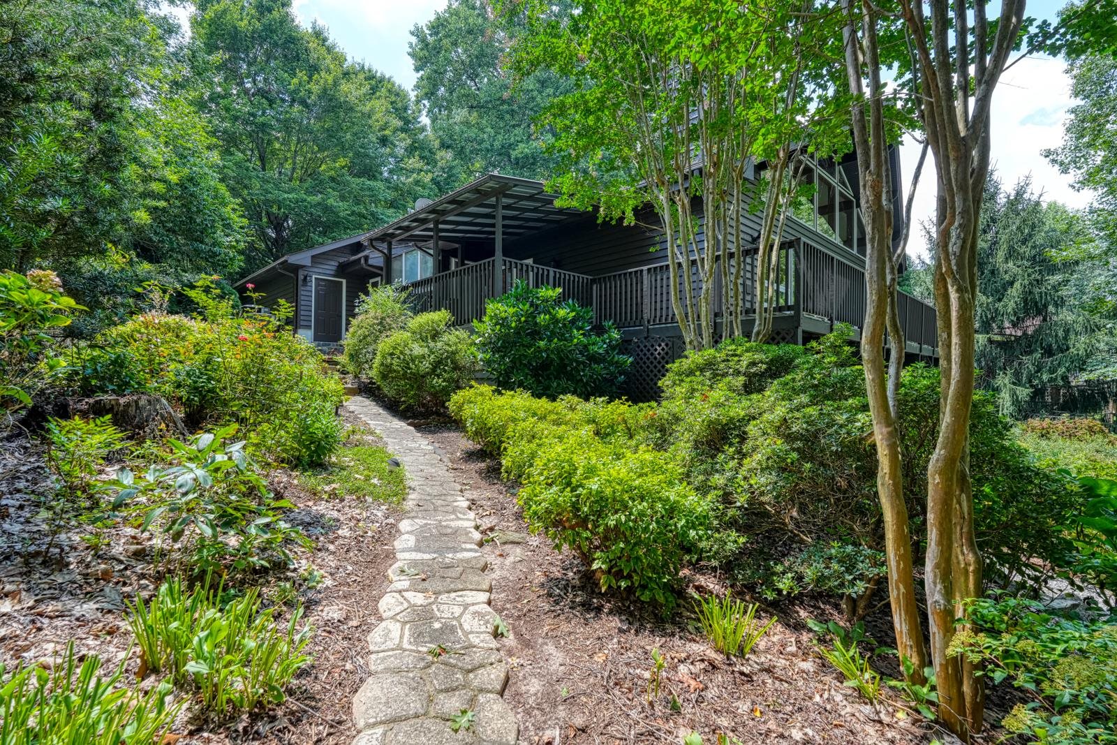 337 Hillcove Point Property Photo 10