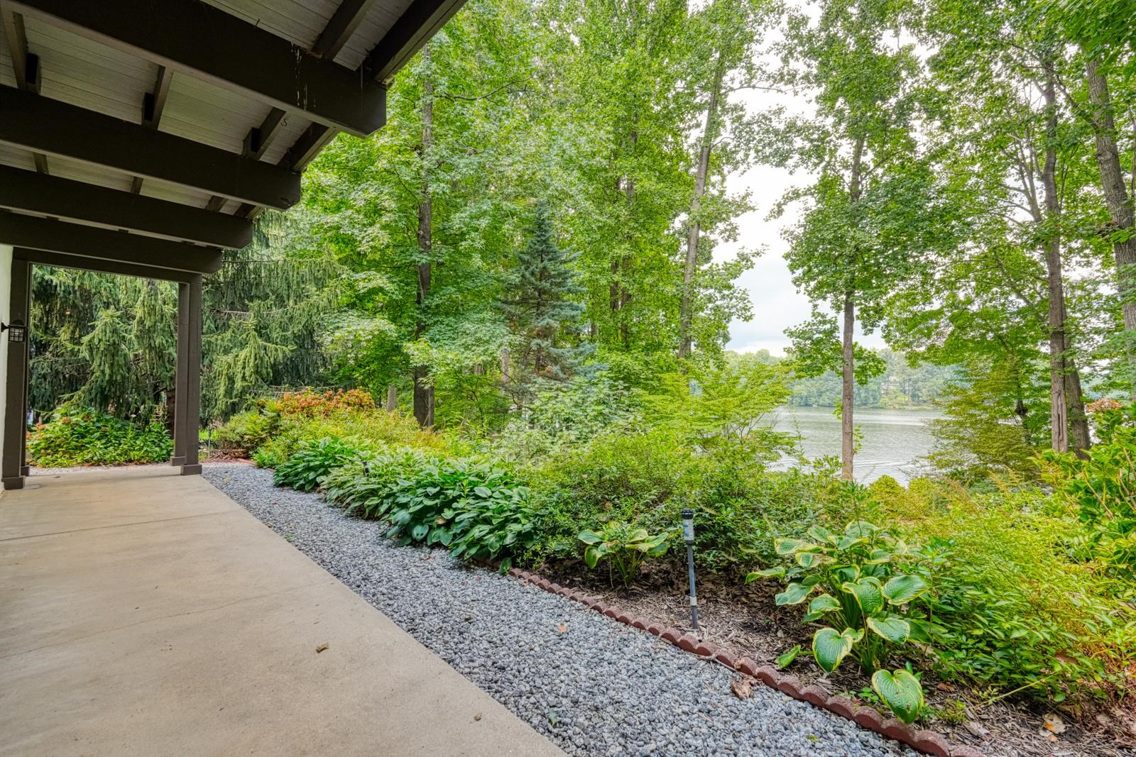 337 Hillcove Point Property Photo 21