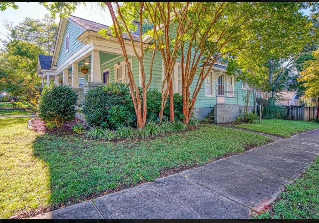 323 S Hampton Dr Property Photo 2