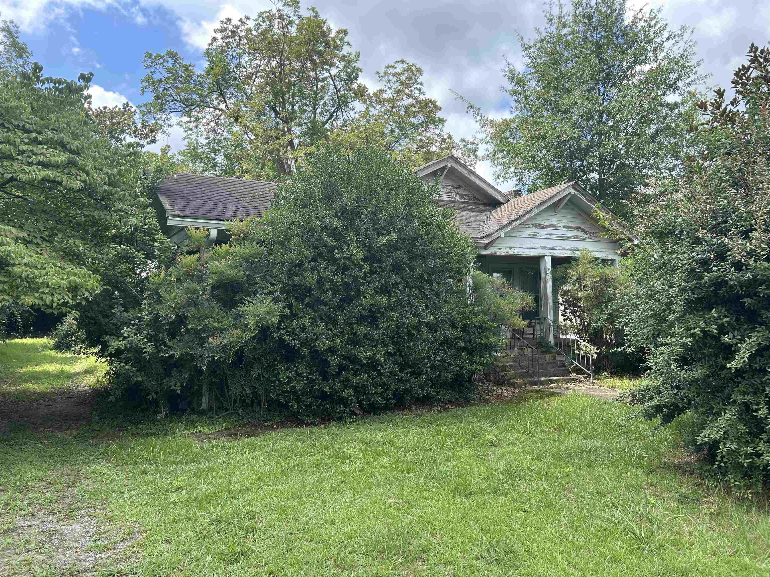 28 E Main Street Property Photo 1