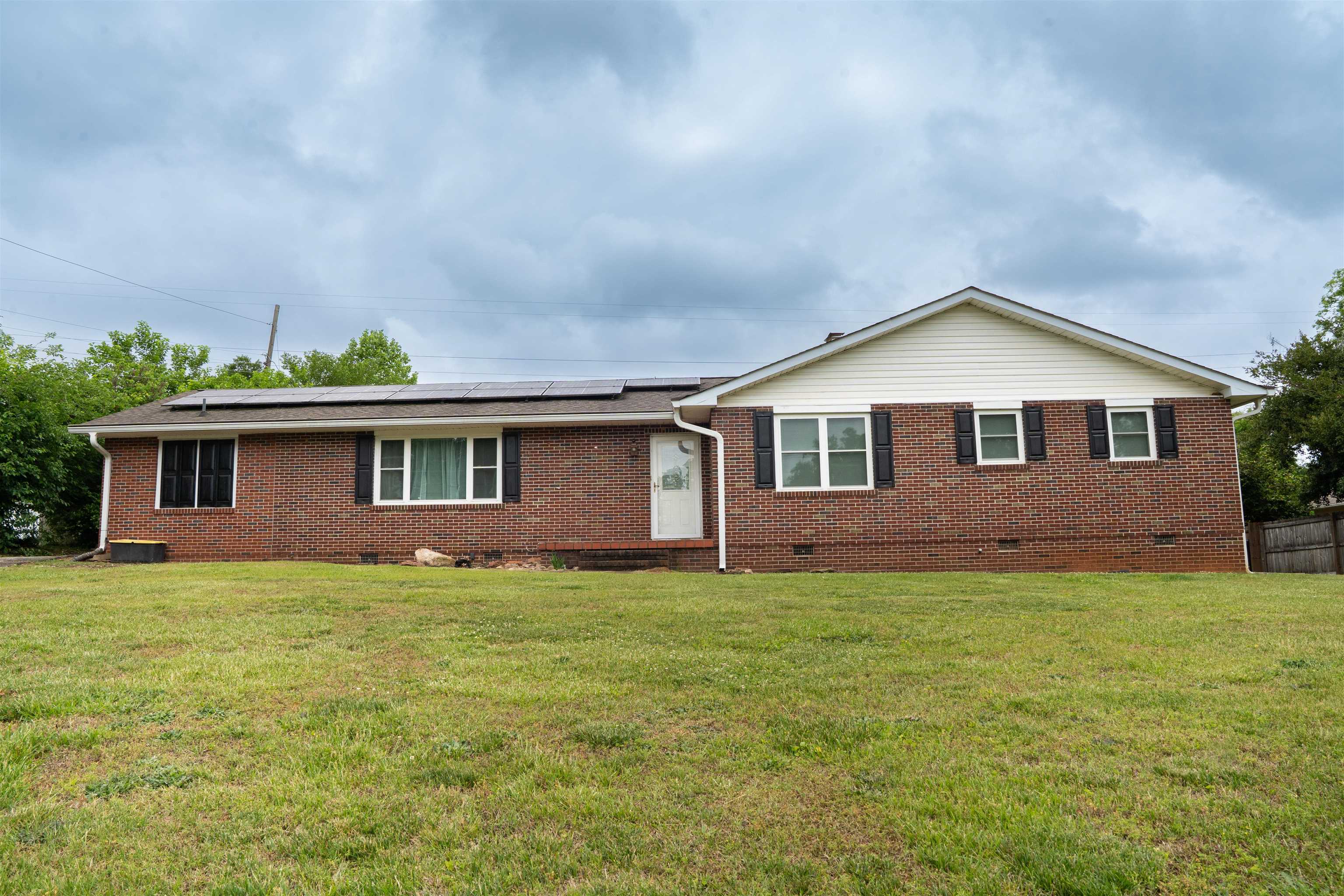 102 N Lanford Road Property Photo 1