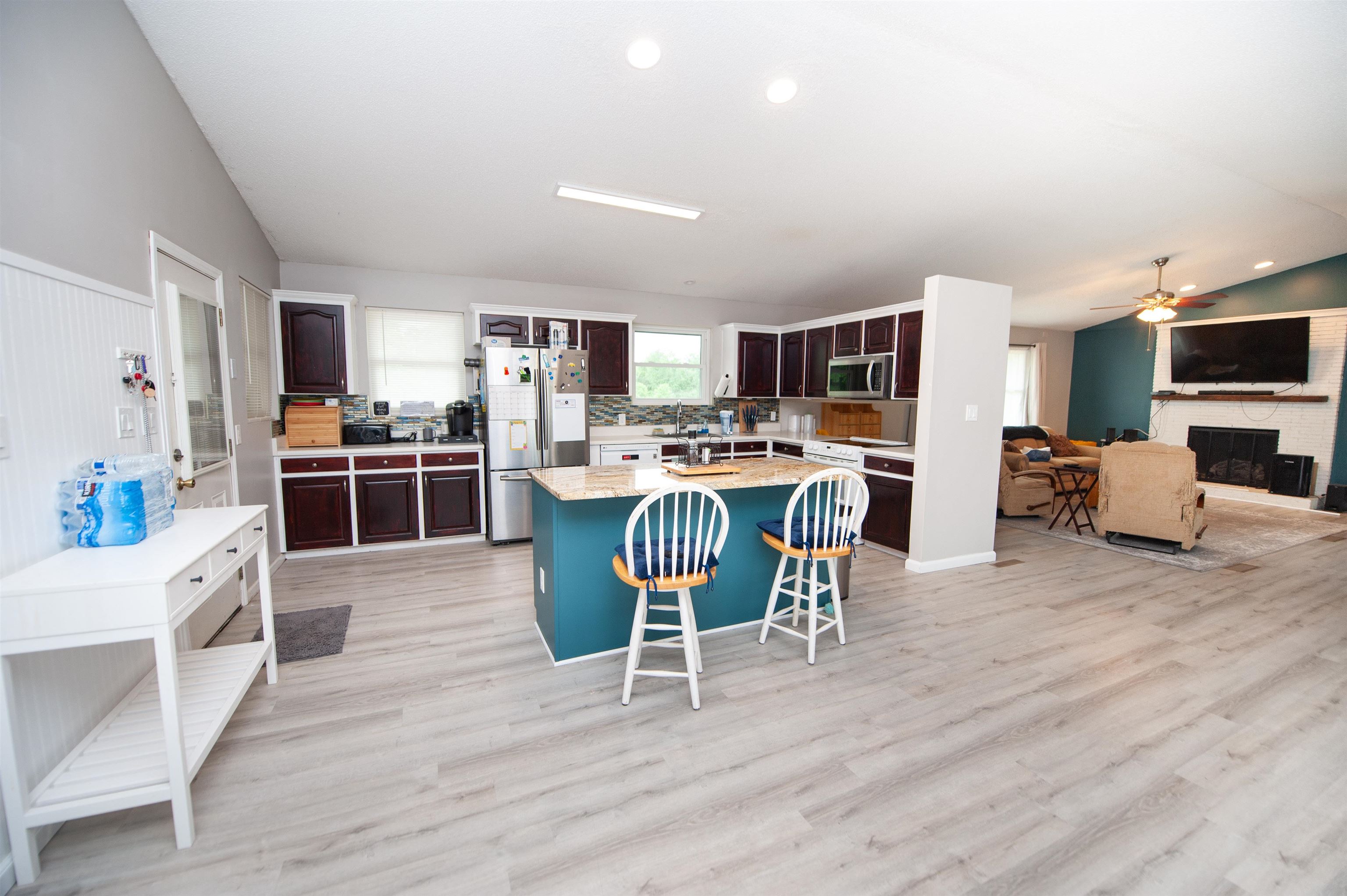 102 N Lanford Road Property Photo 12
