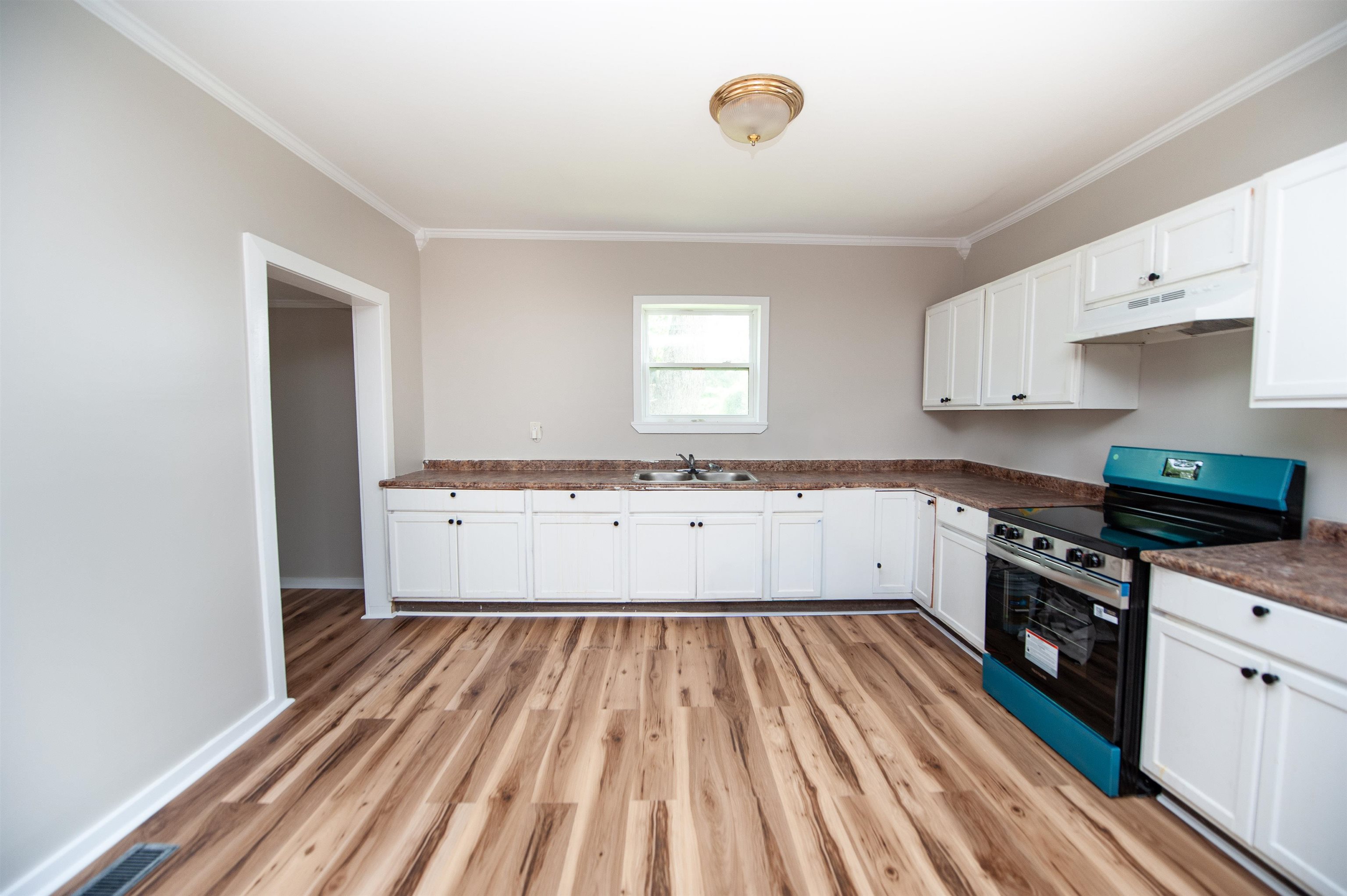 445 Arch Street Property Photo 9