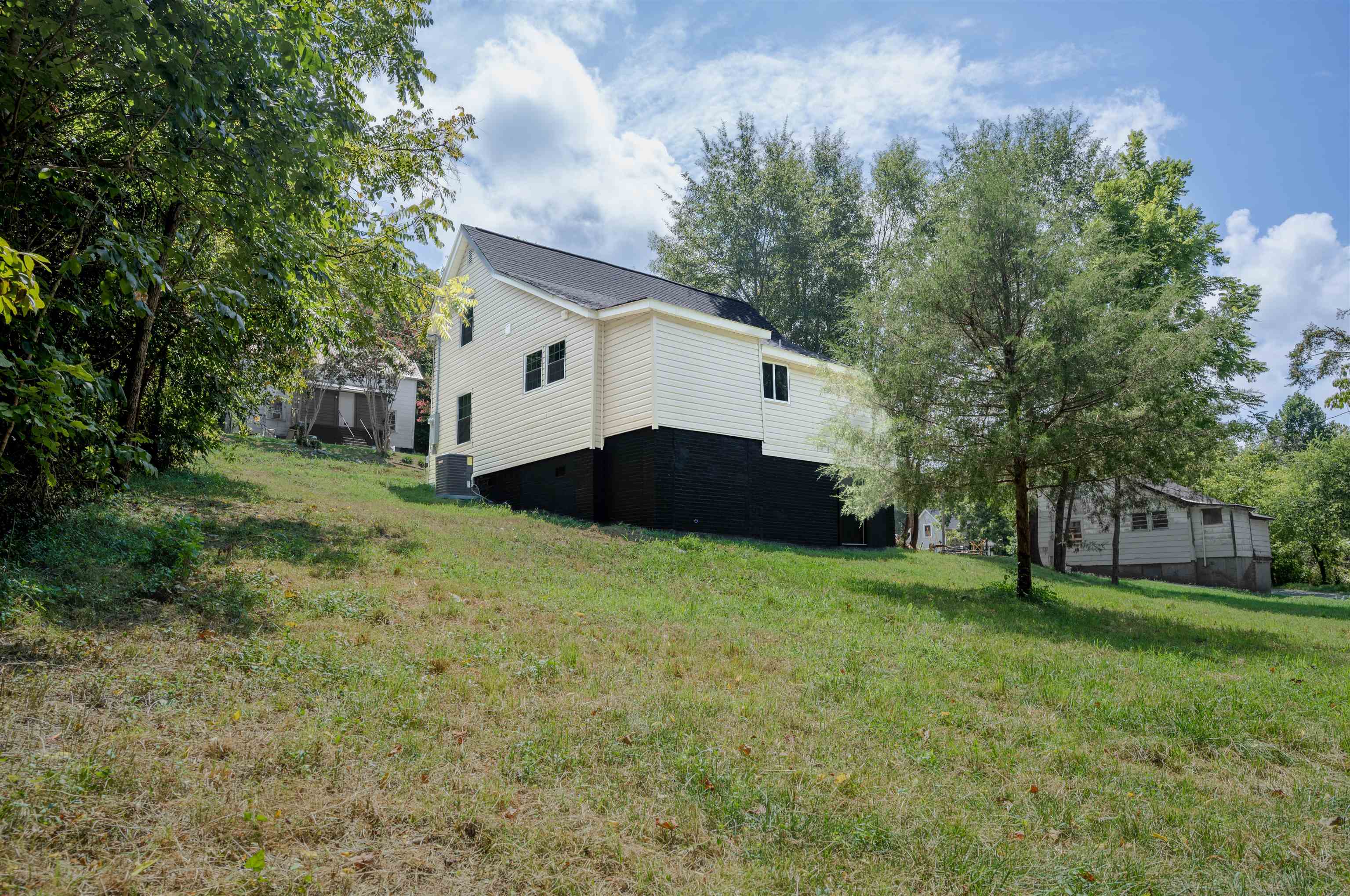 70 Clippard St Property Photo 5