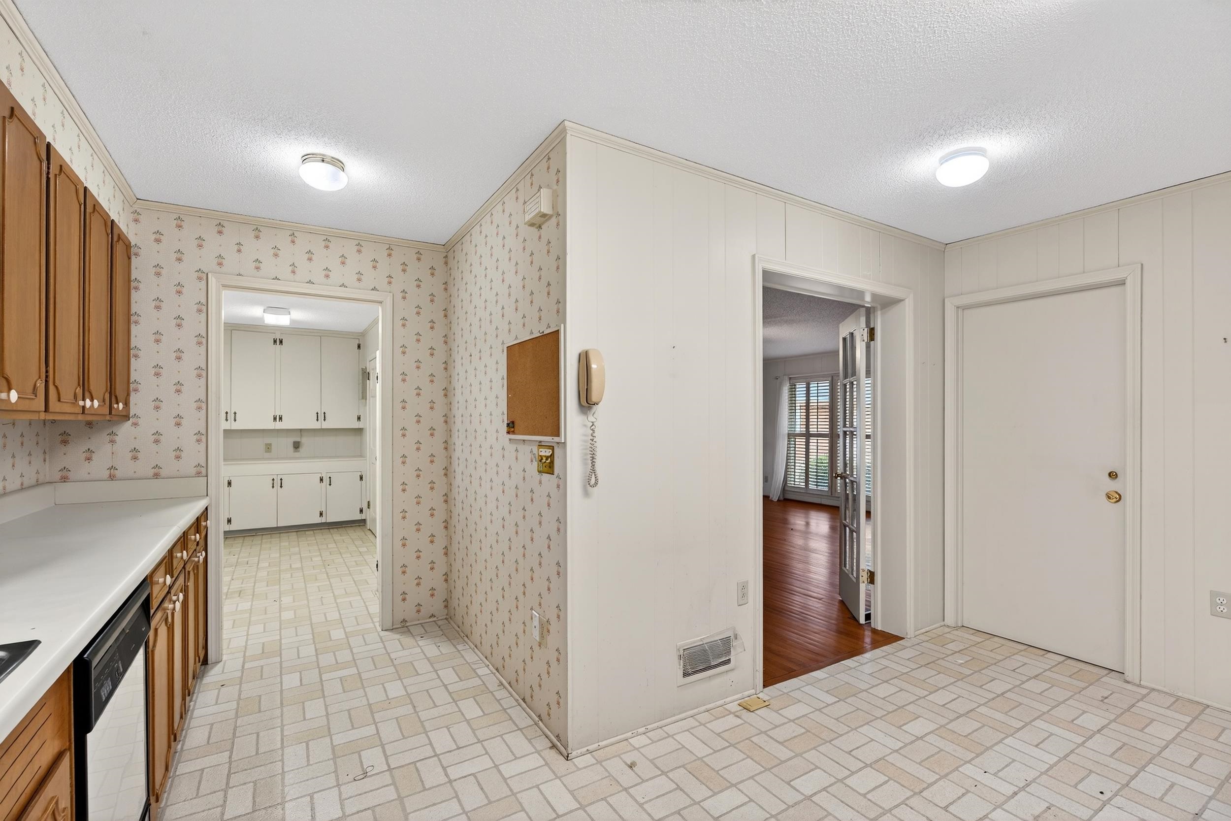 1010 Highway 14 W Highway Property Photo 15
