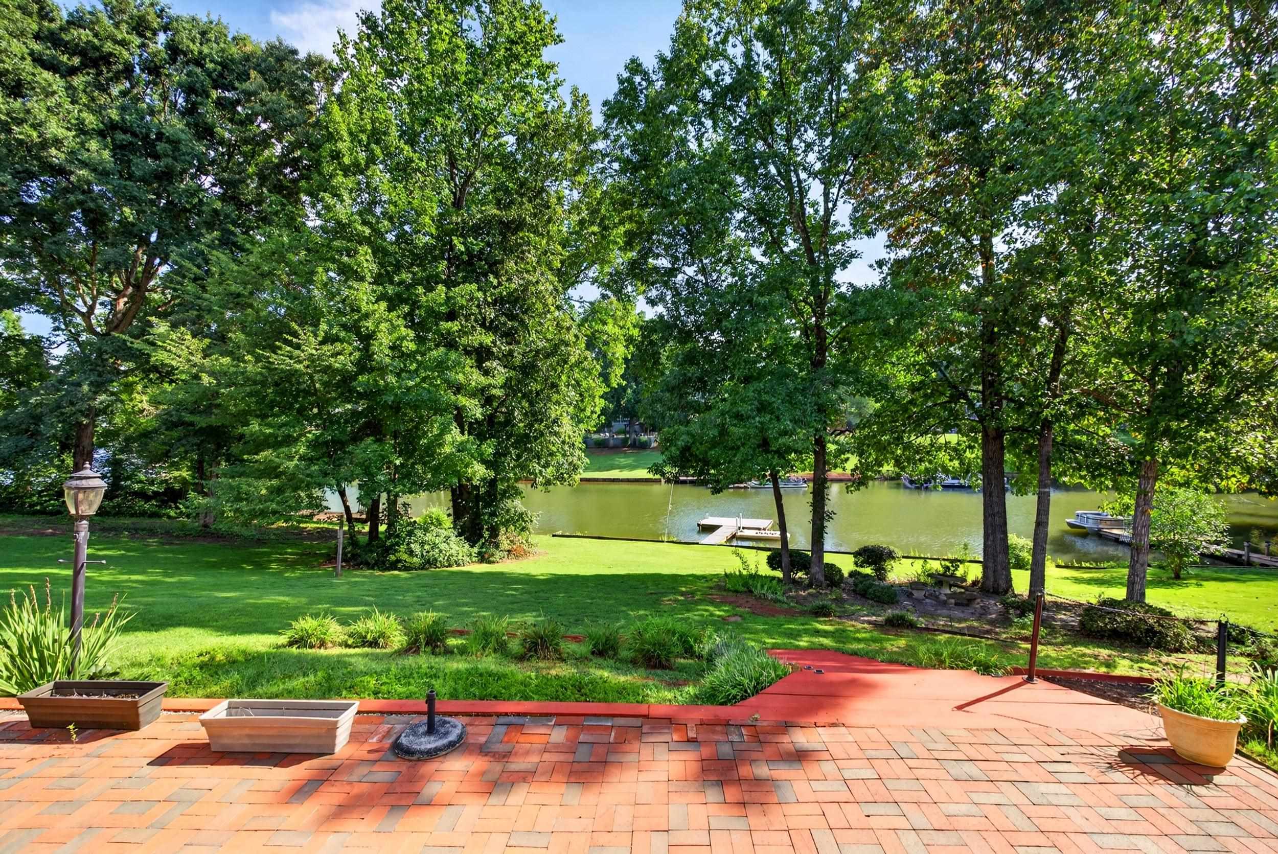 110 Lake Bowen Dr Drive Property Photo 12