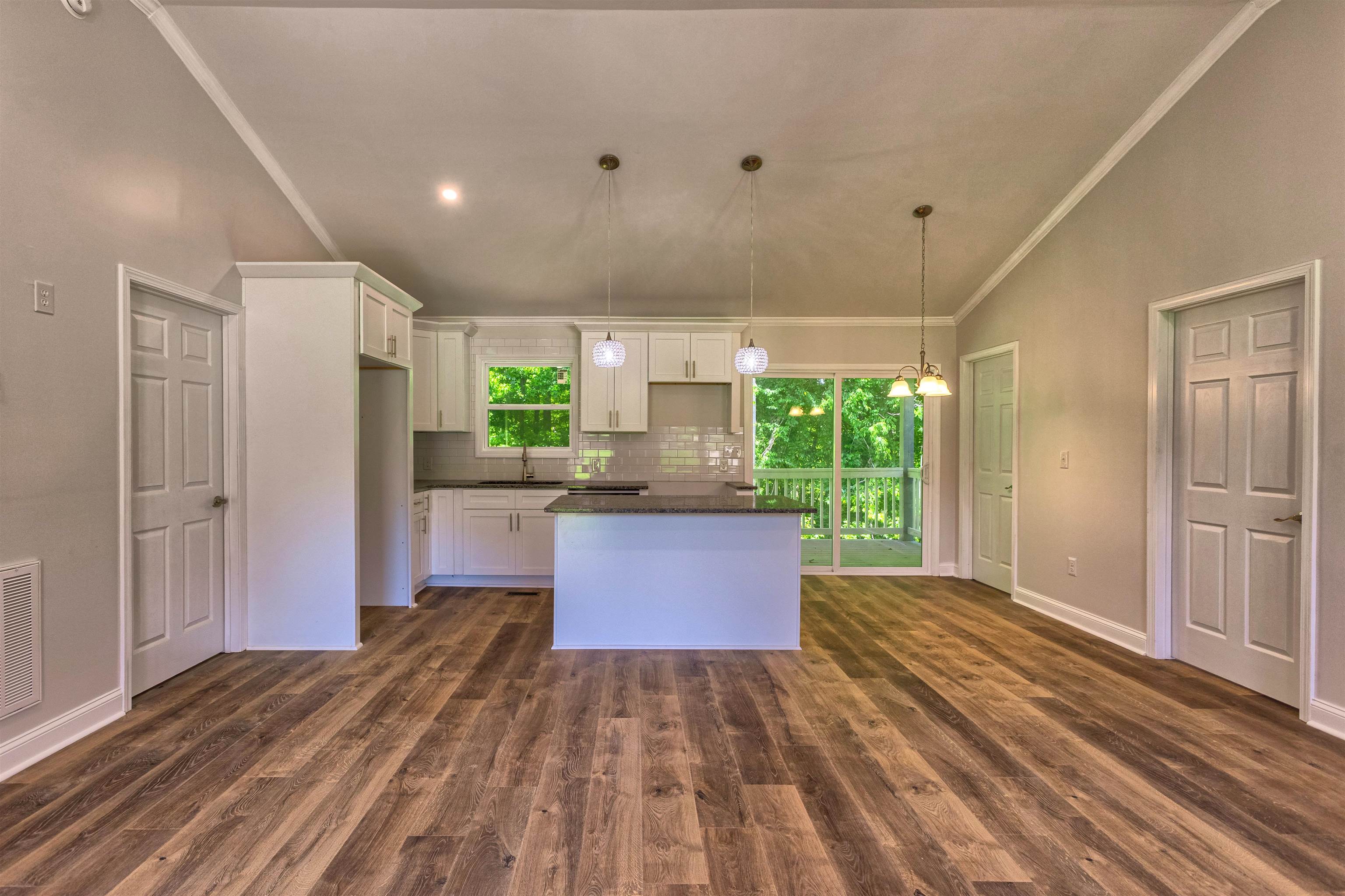 106 Bell St Property Photo 3