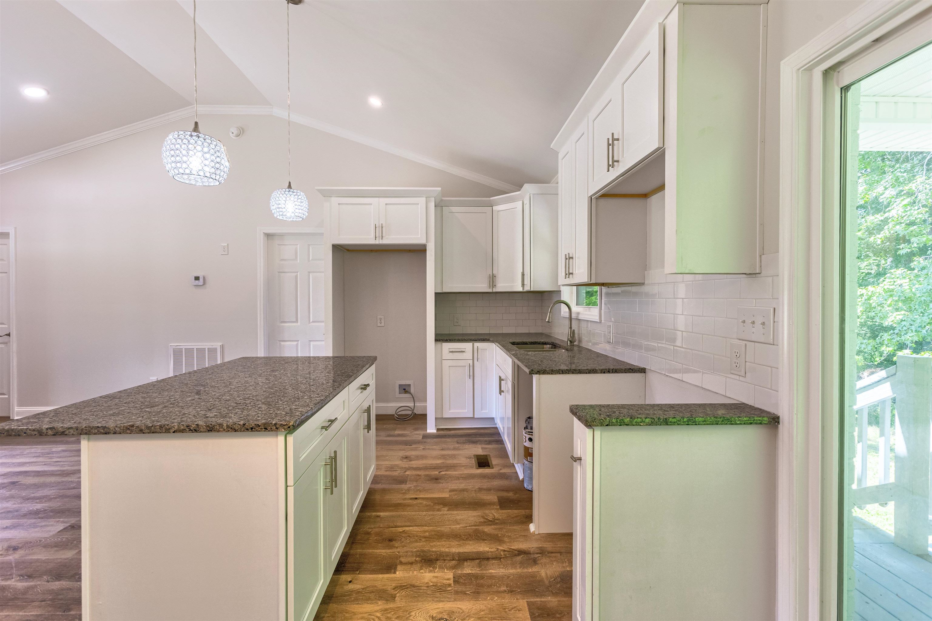 106 Bell St Property Photo 8