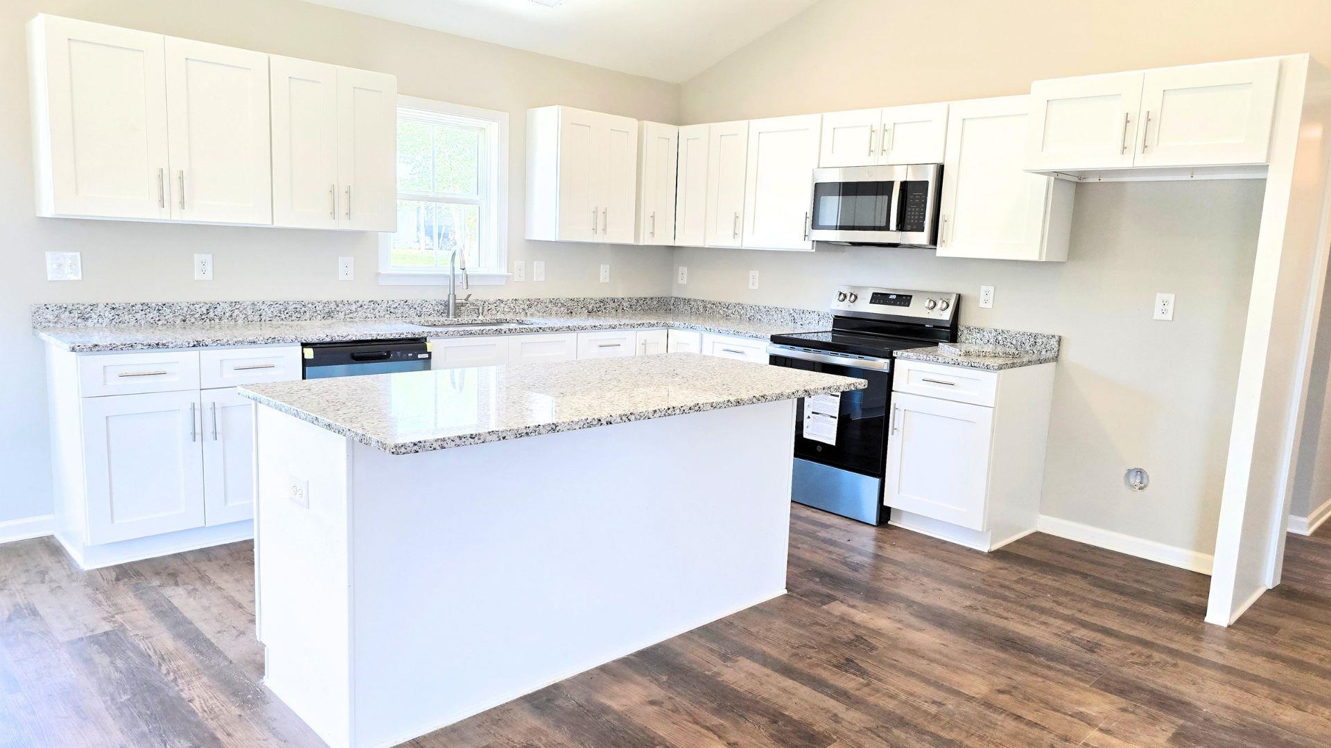 595 Vernon Street Property Photo 4