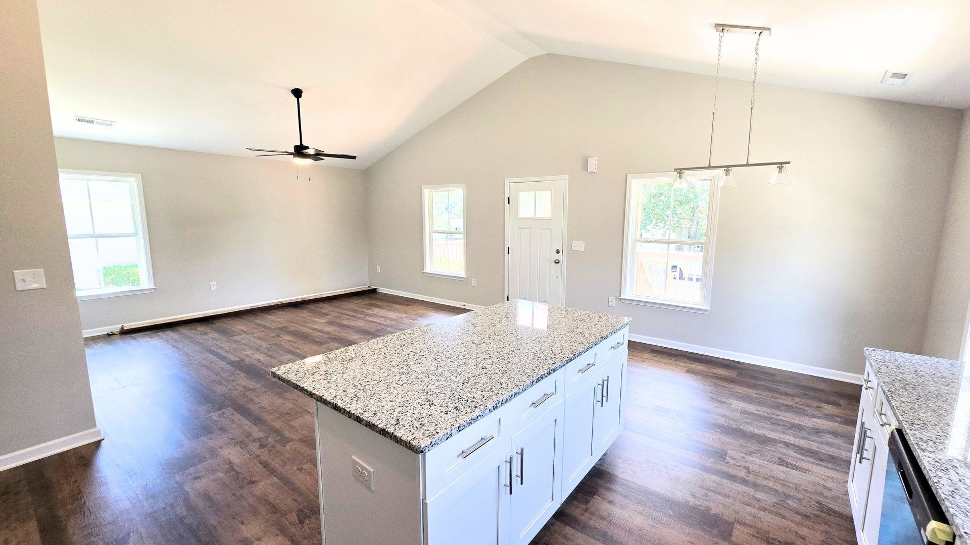 595 Vernon Street Property Photo 5