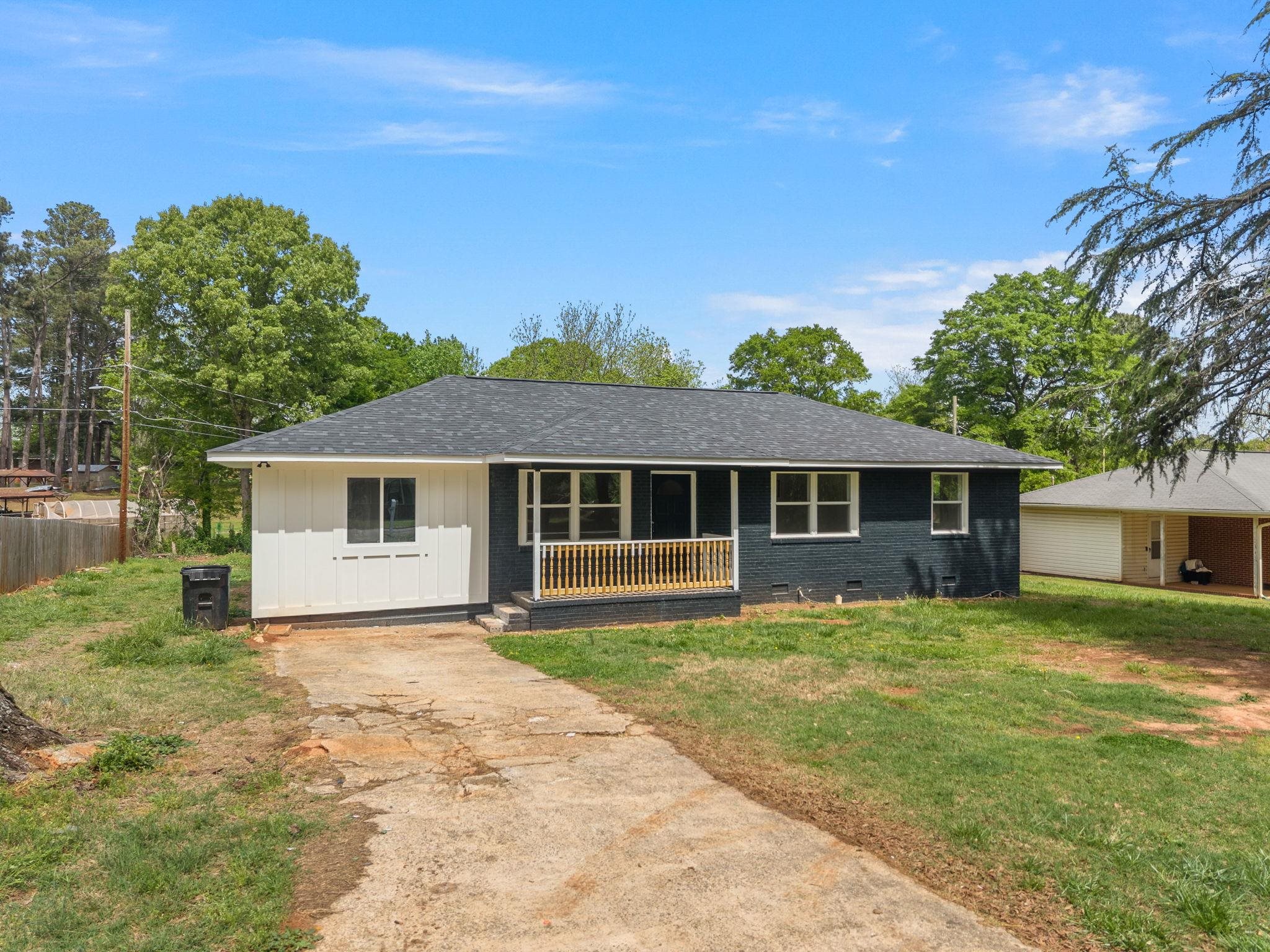 609 Ashwood Drive Property Photo 3