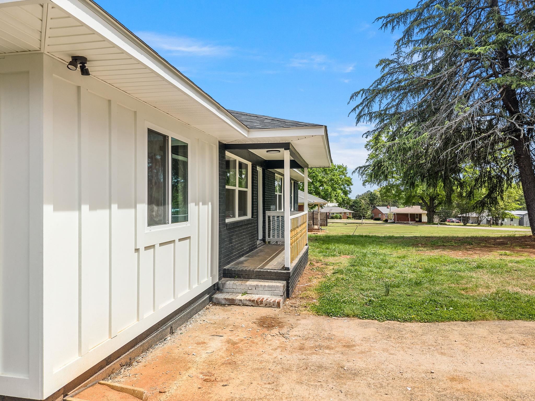 609 Ashwood Drive Property Photo 4
