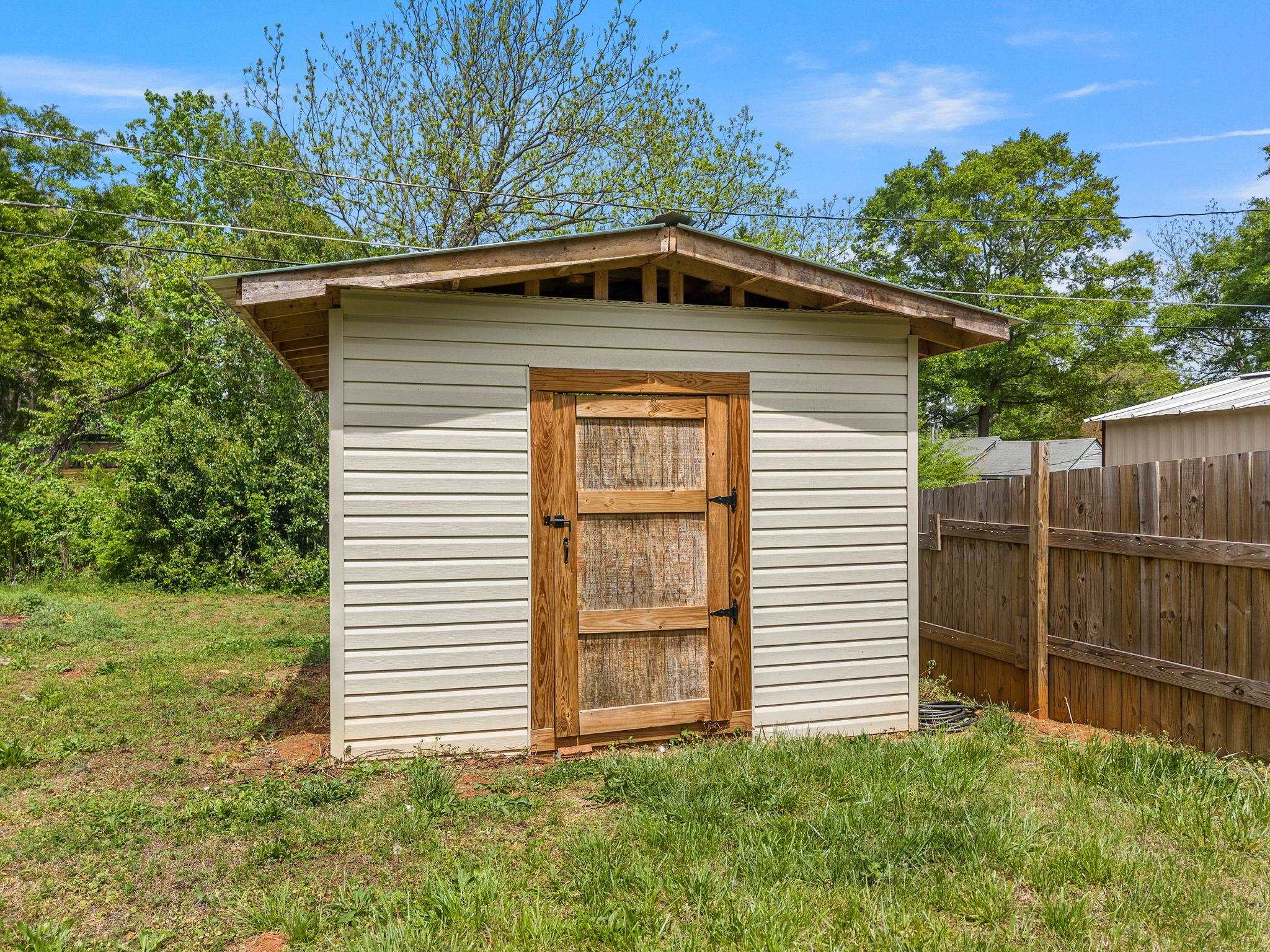 609 Ashwood Drive Property Photo 36