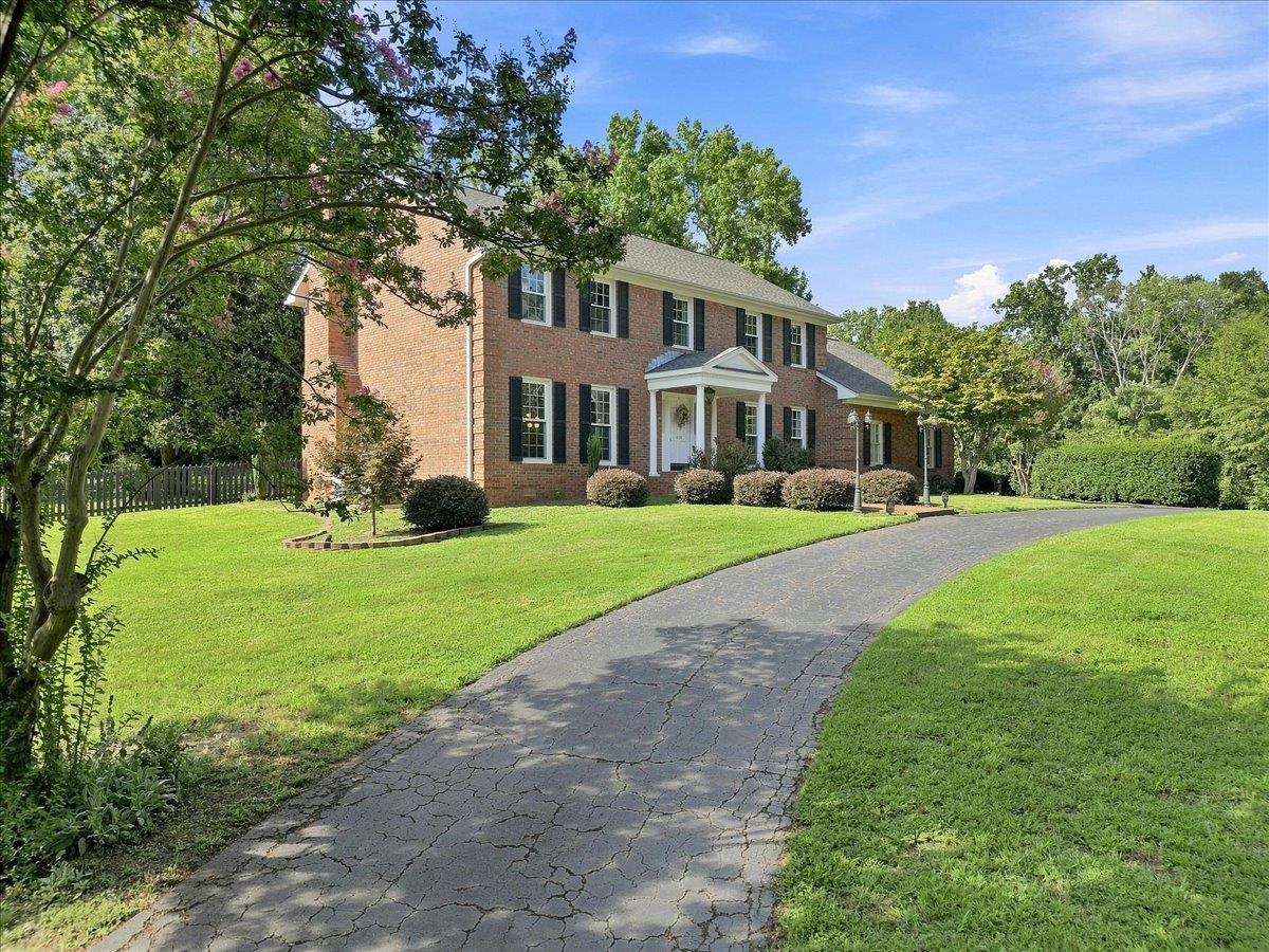 410 Thornhill Drive Property Photo 2