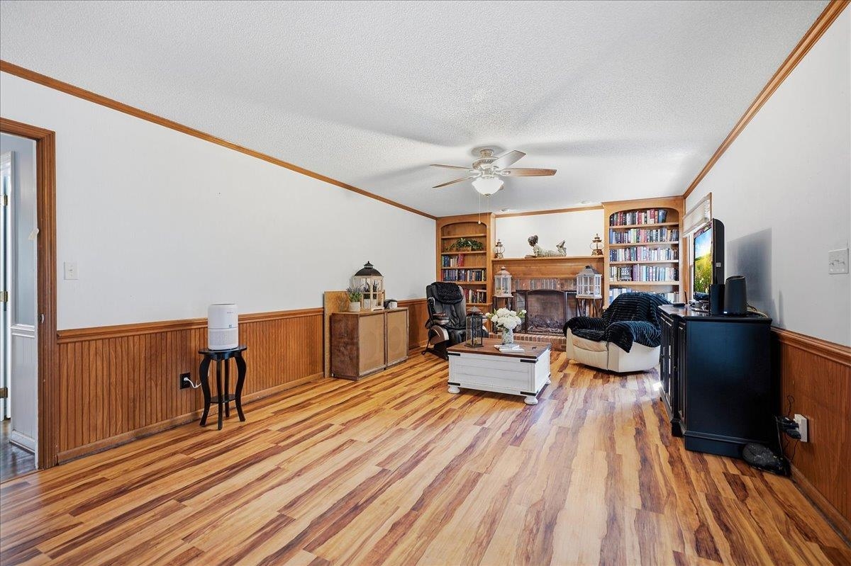 410 Thornhill Drive Property Photo 7